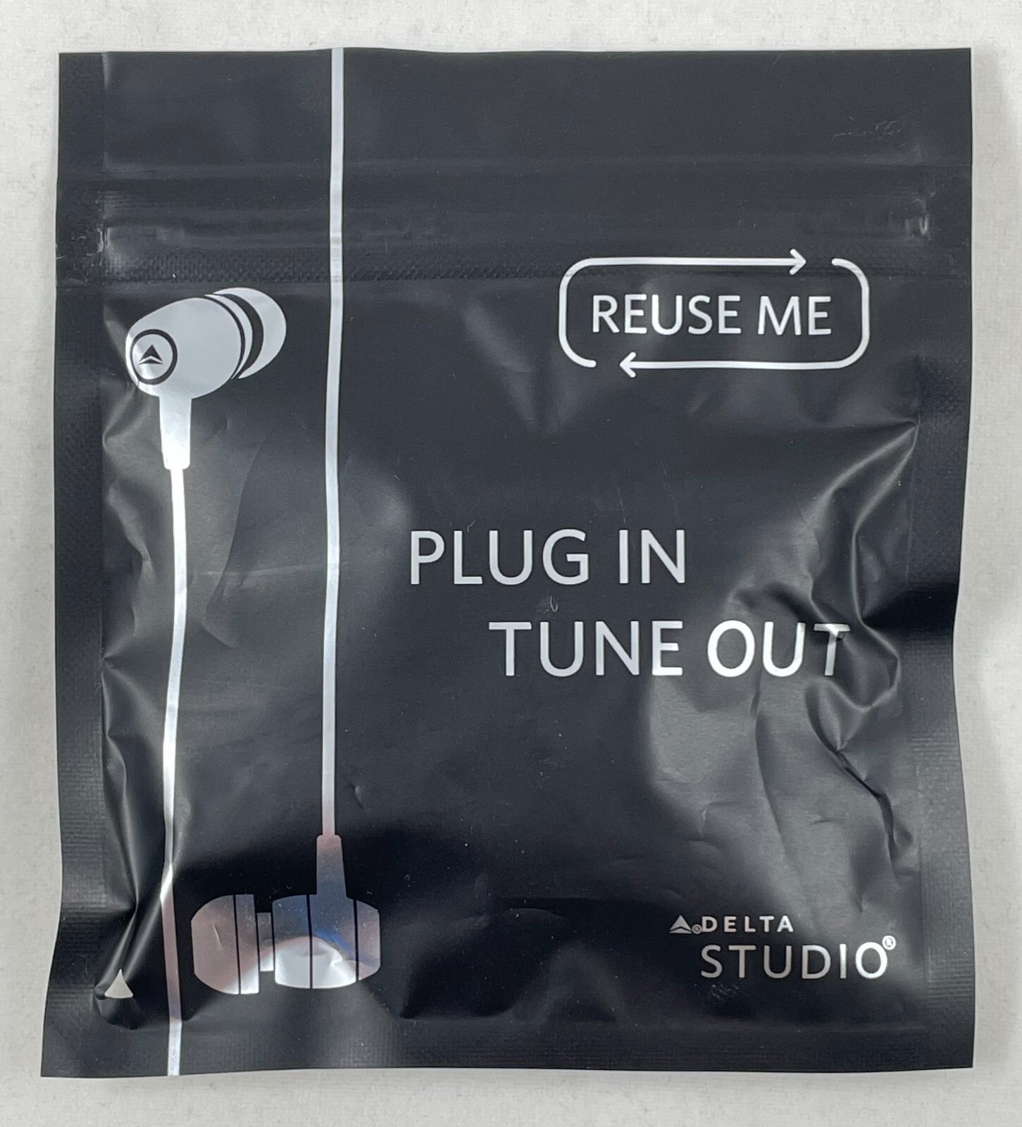 DELTA AIRLINES 2.5mm Jack TRS NEW UNOPENED Wired Earbuds Ear Buds Phone Airplane
