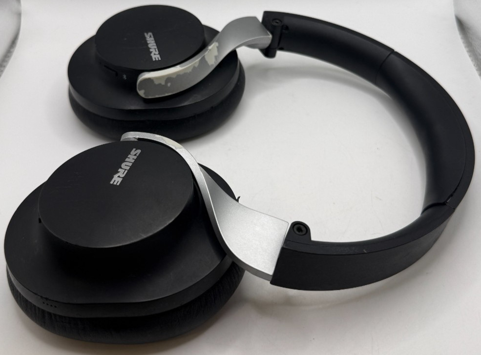 Shure SRH840 Professional Studio Monitoring Headphones with Detachable Cable
