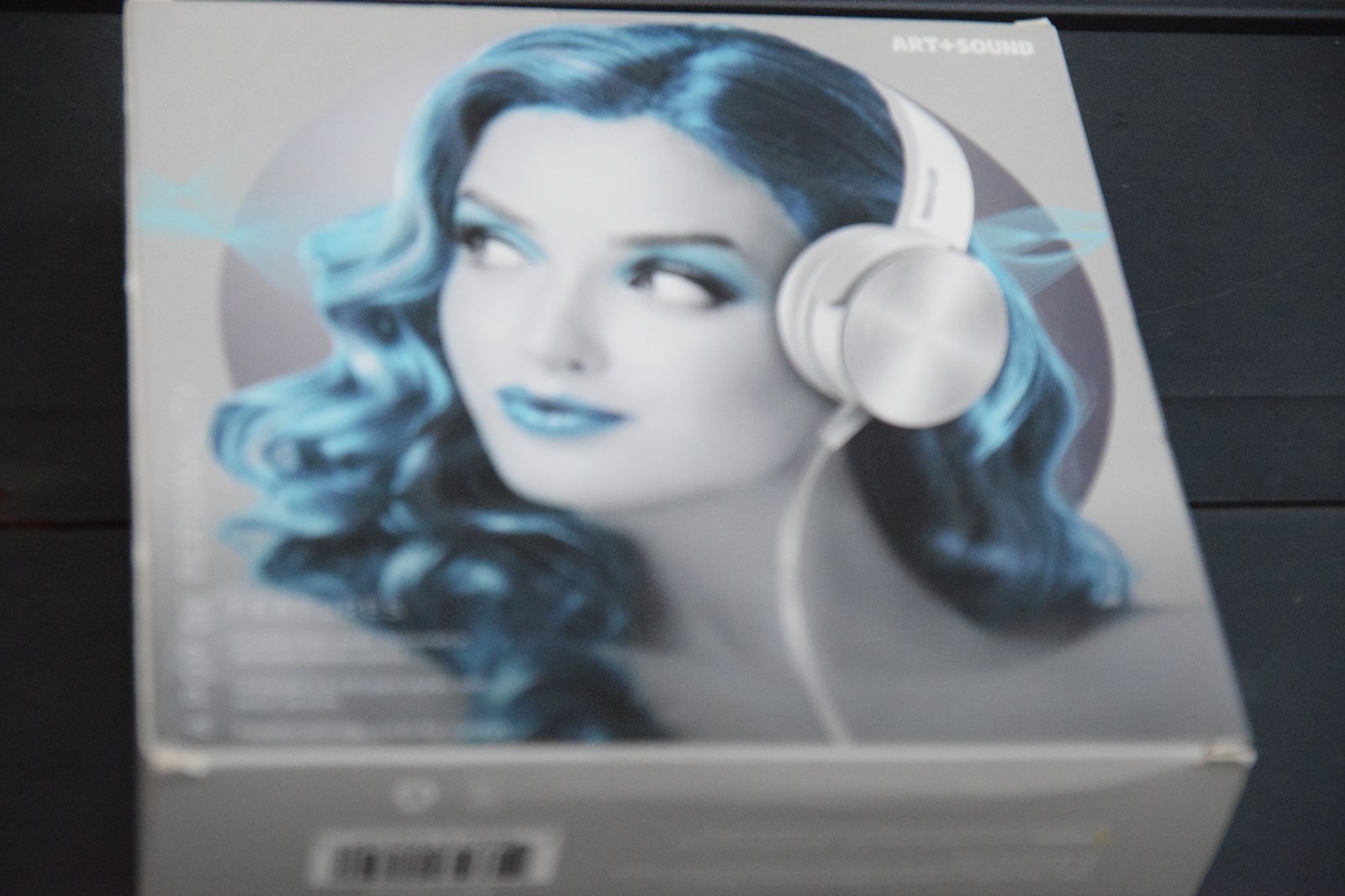 NEW ART+SOUND DYNAMIC WIRED HEADPHONES. LIGHTWEIGHT, WHITE/SILVER, 35 MM INPUT
