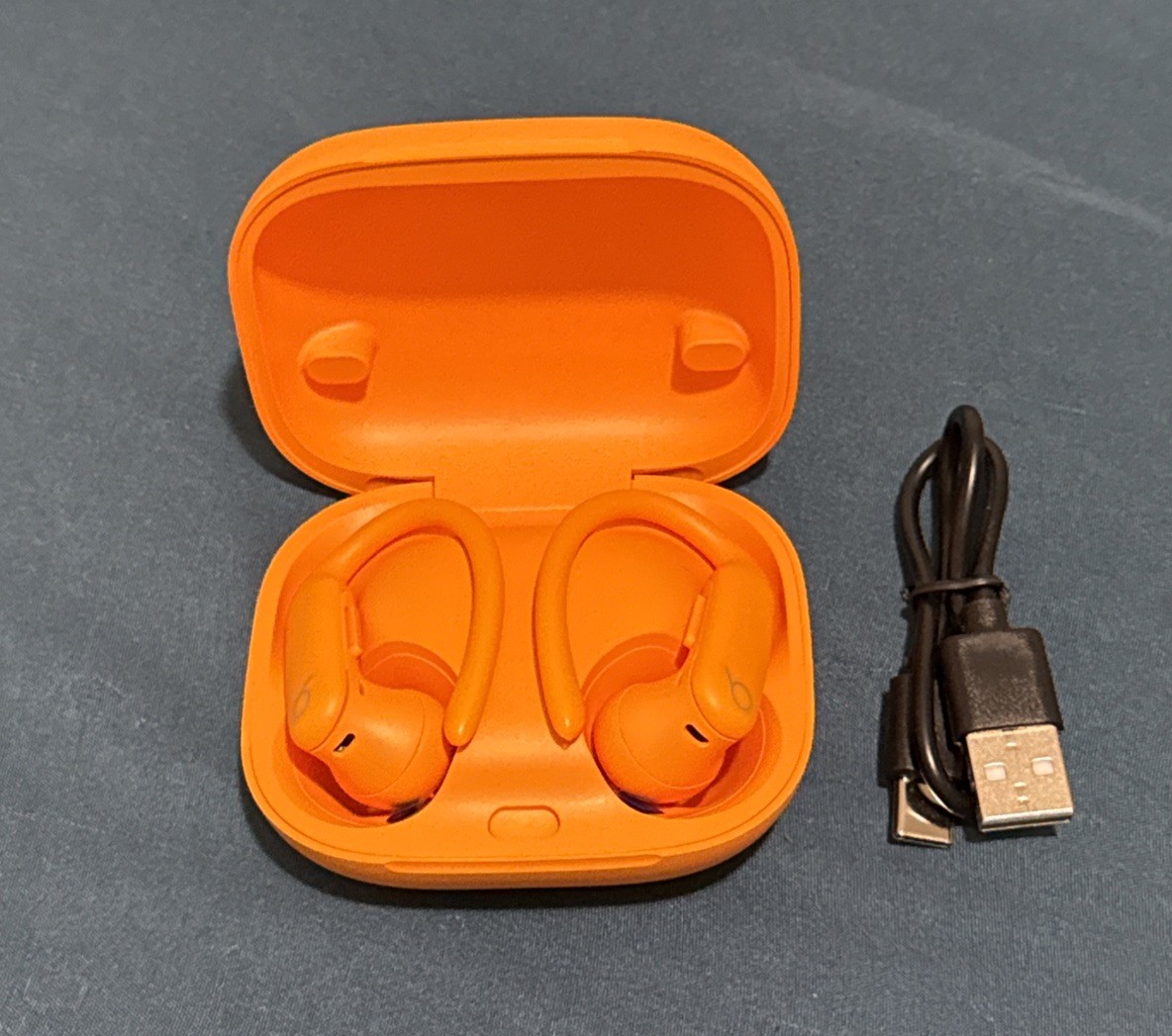 Powerbeats Pro 2 – High-Performance Earbuds – cosmic orange wireless