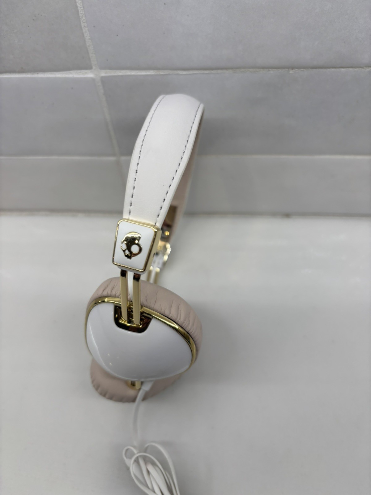 Skullcandy Knockout – White – Women’s On-the-Ear Headphone