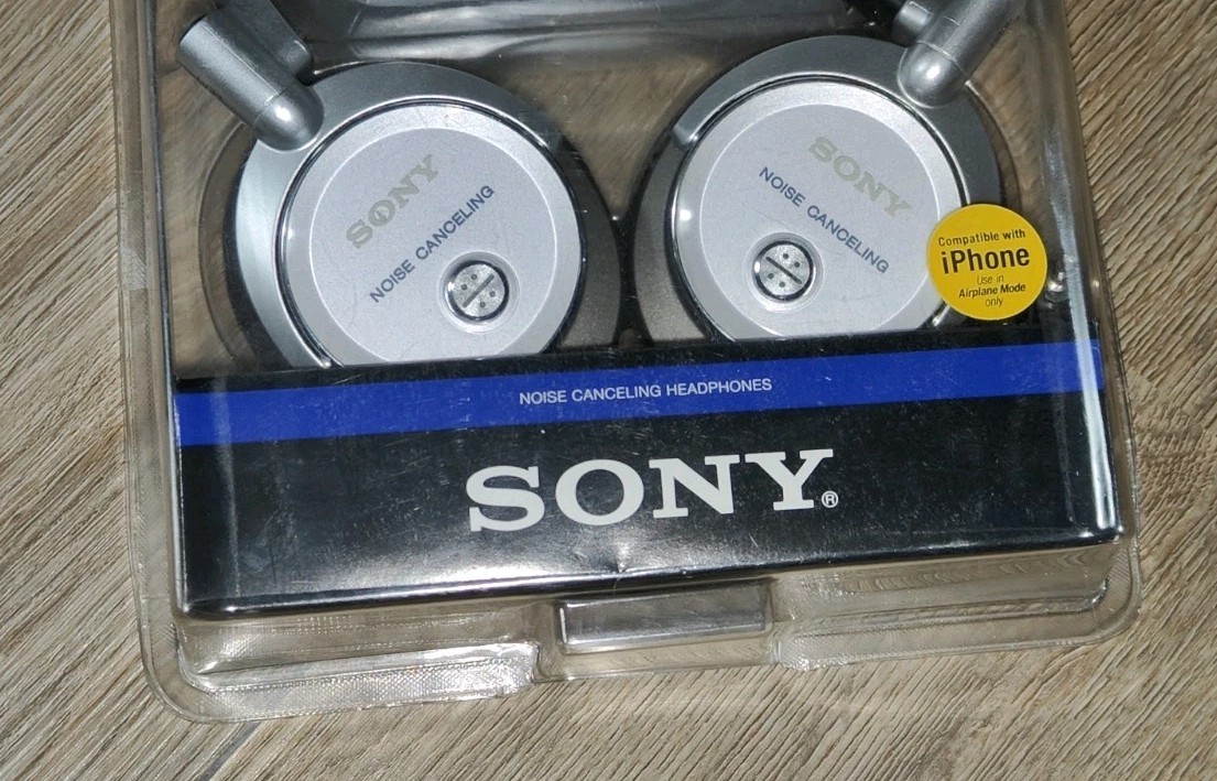 SONY MDR-NC6 NOISE CANCELLING PORTABLE AUDIO HEADPHONES SILVER 2007 NEW SEALED