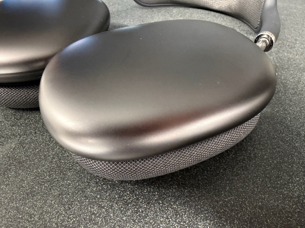 Apple AirPods Max Space Gray A2096 w/ Smart Case + Original Box Excellent