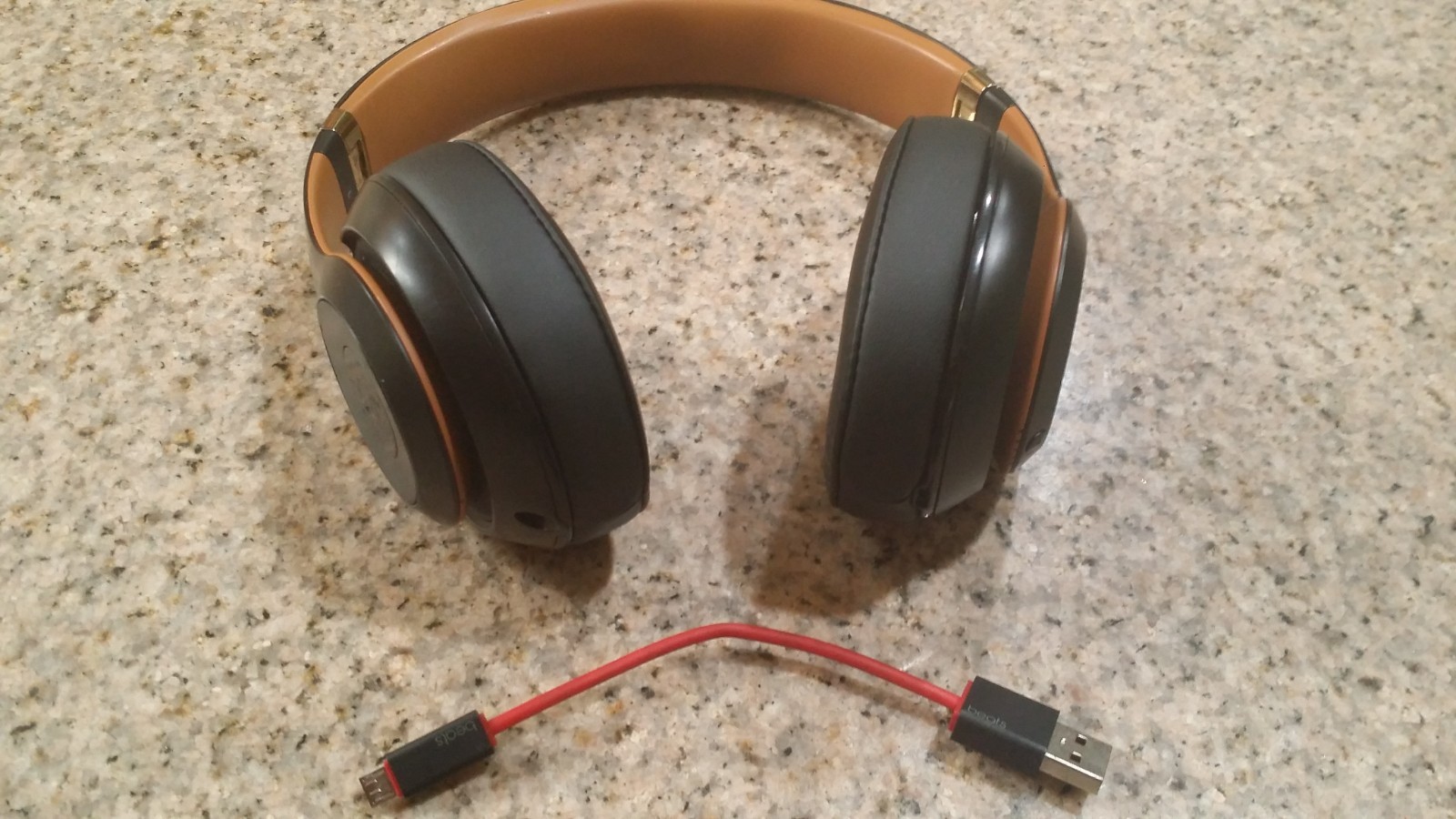 Beats by Dr. Dre Studio 3.0 Wireless Bluetooth Over-Ear headphones Mid Black