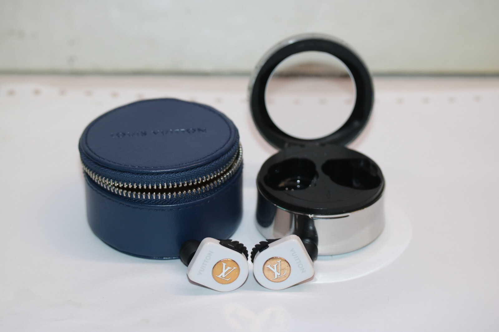 Louis Vuitton QAB120 Horizon Wireless Earphones White Gold Monogram Bluetooth