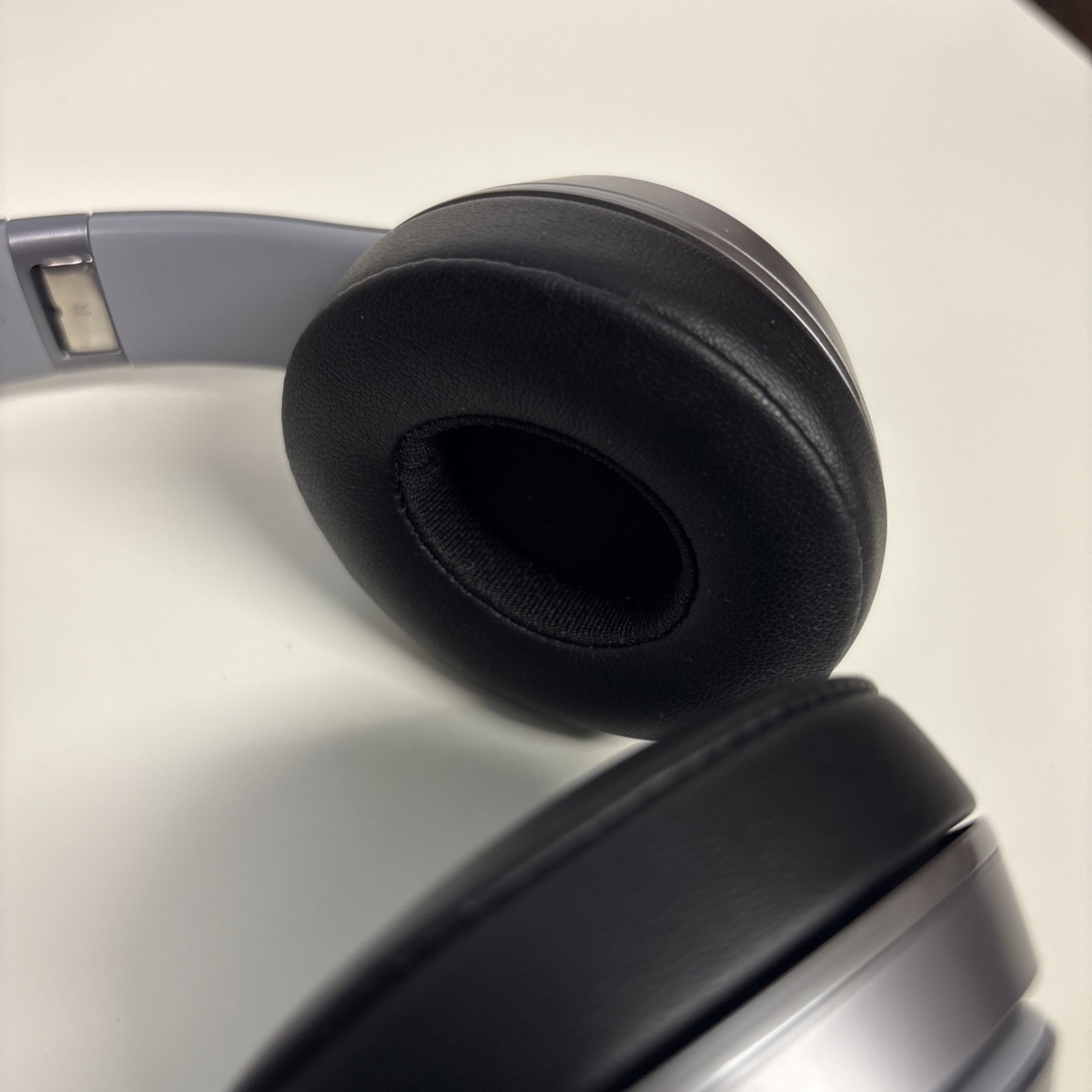 Beats by Dr. Dre Solo 2 Wired On-Ear Headphones Black/Gray B0518