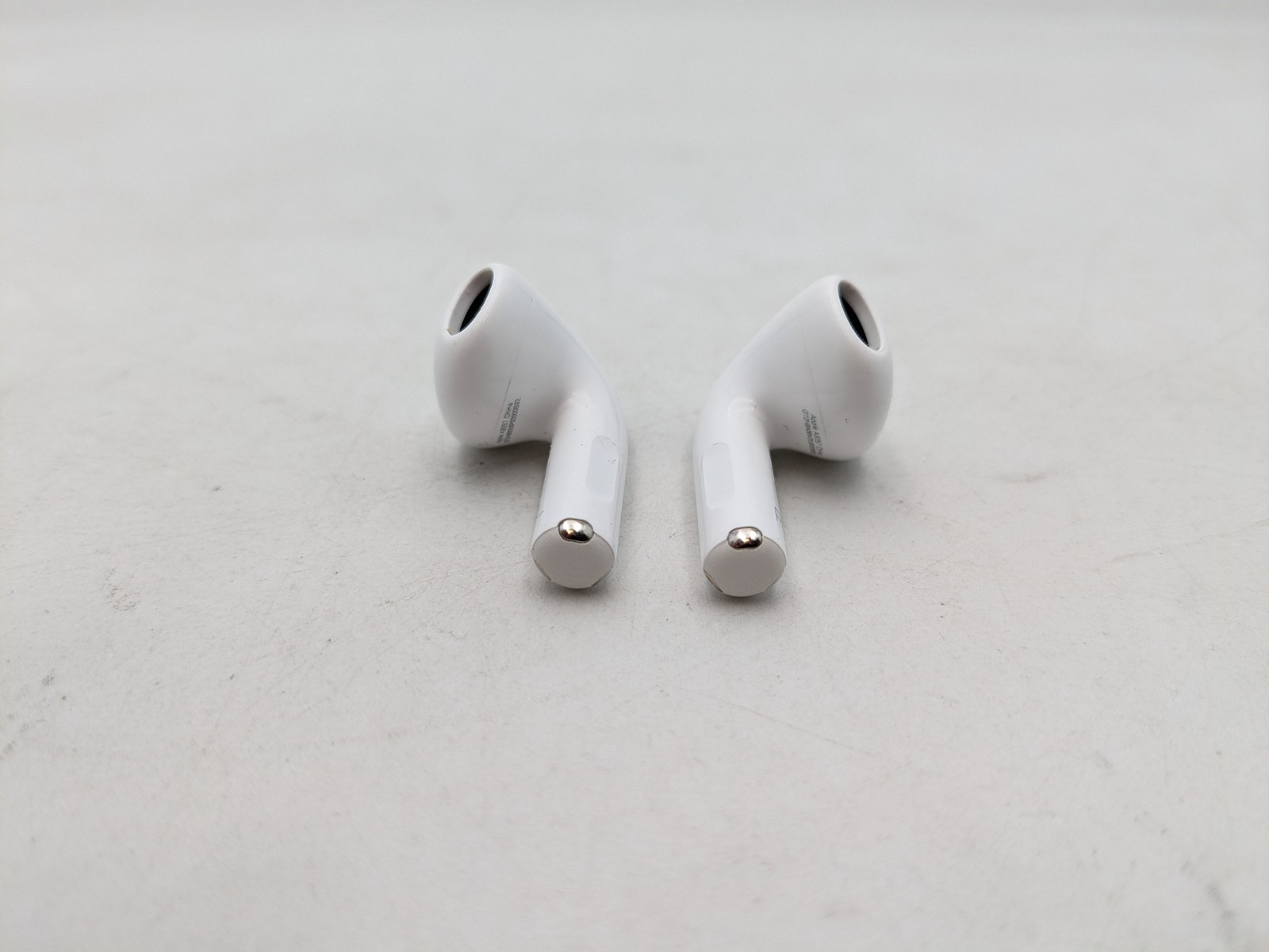Apple AirPods 4 MXP93CH/A Earbuds W/ Charging Case Active Noise Cancellation