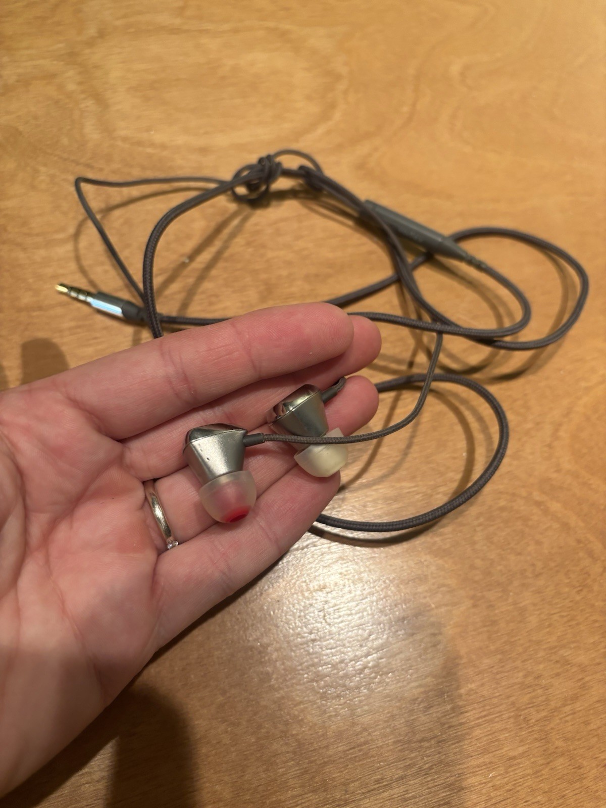 Moshi Vortex In-Ear Headphones – Silver – Wired 3.5mm Earbuds