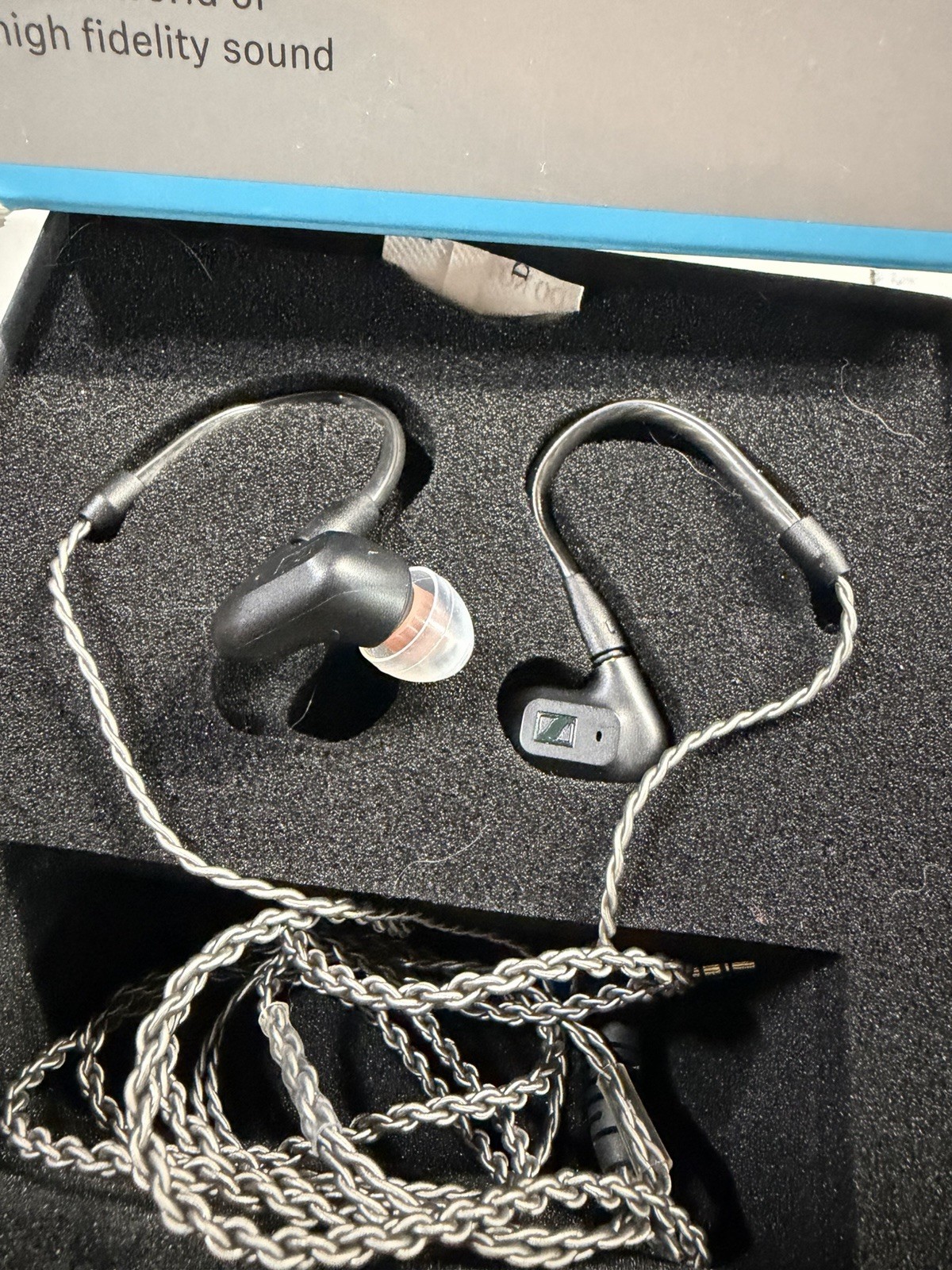 Sennheiser IE 200 Earphones – Black With 4.4mm Balanced And 3.5mm Se Cables iEMs