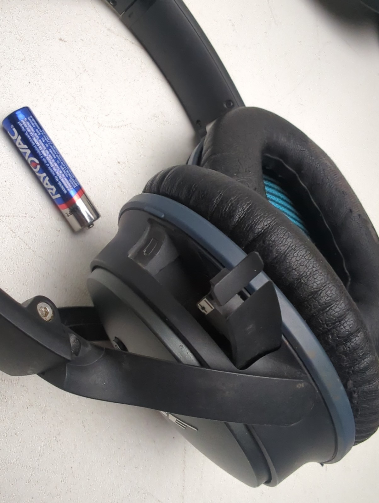 Bose QuietComfort 25 Acoustic Noise Cancelling Headphones READ