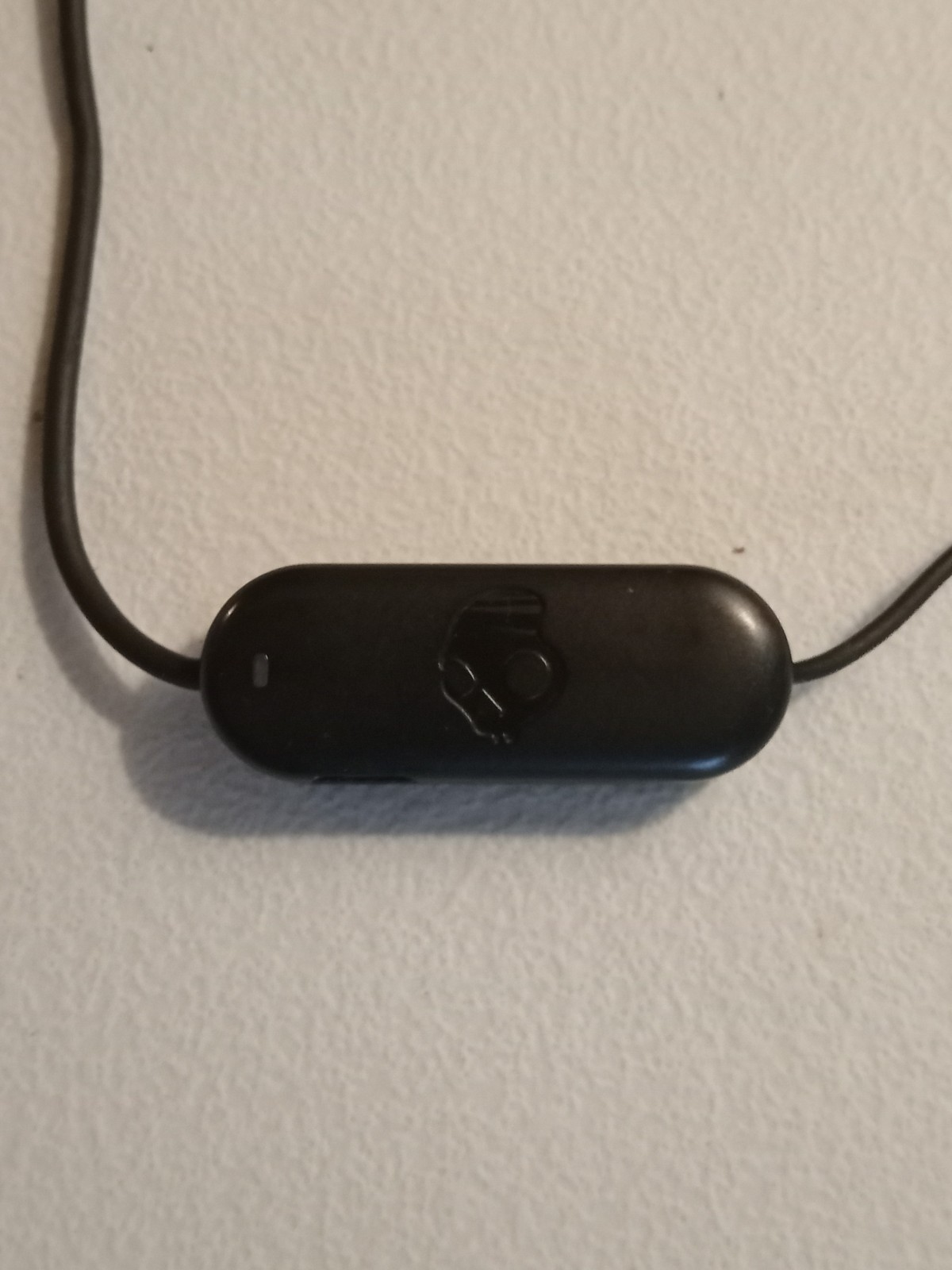 Skullcandy Earbuds Lot of 4. Used, Clean w/Spare Silicone Ear Tips