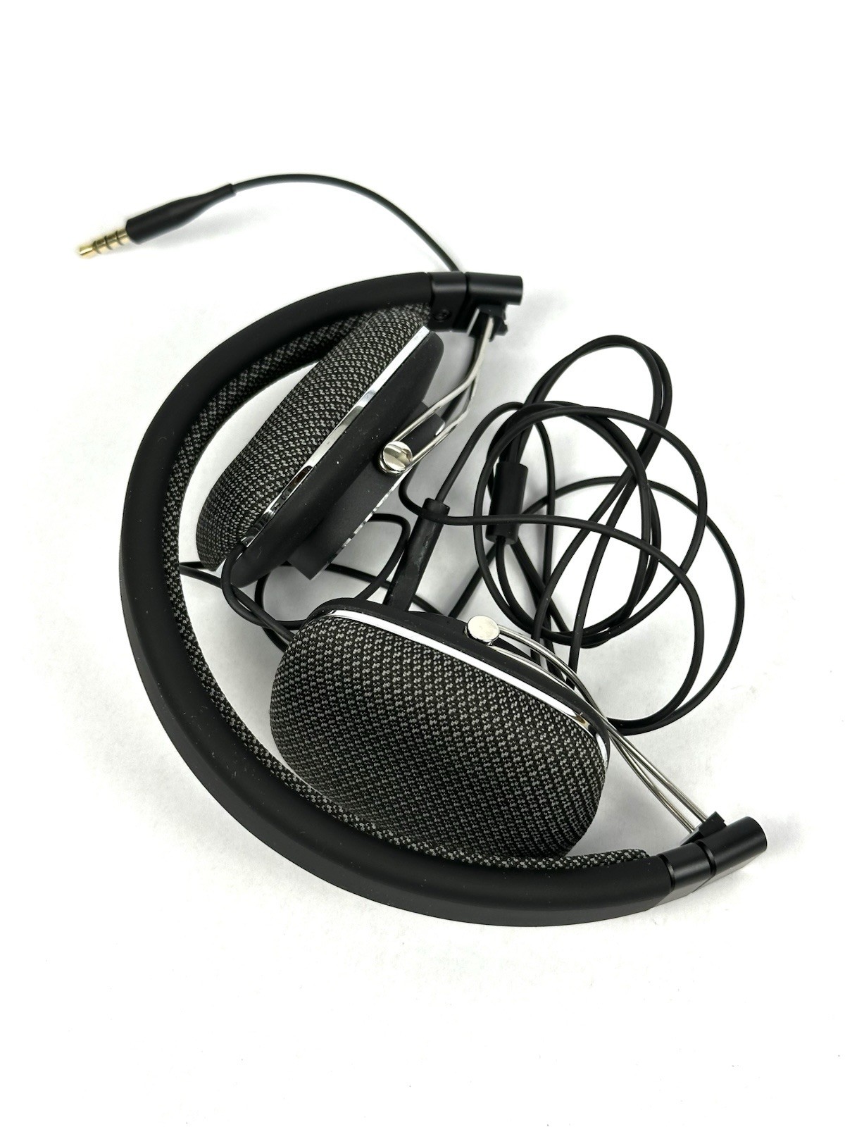 Bowers & Wilkins P3 Headphones On-Ear Foldable Protective Hard Case Excellent