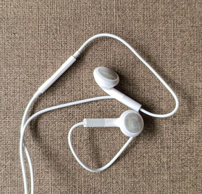 2X Authentic Apple iPod iPhone Earphones Headphones Earbuds+Remote Control+Mic