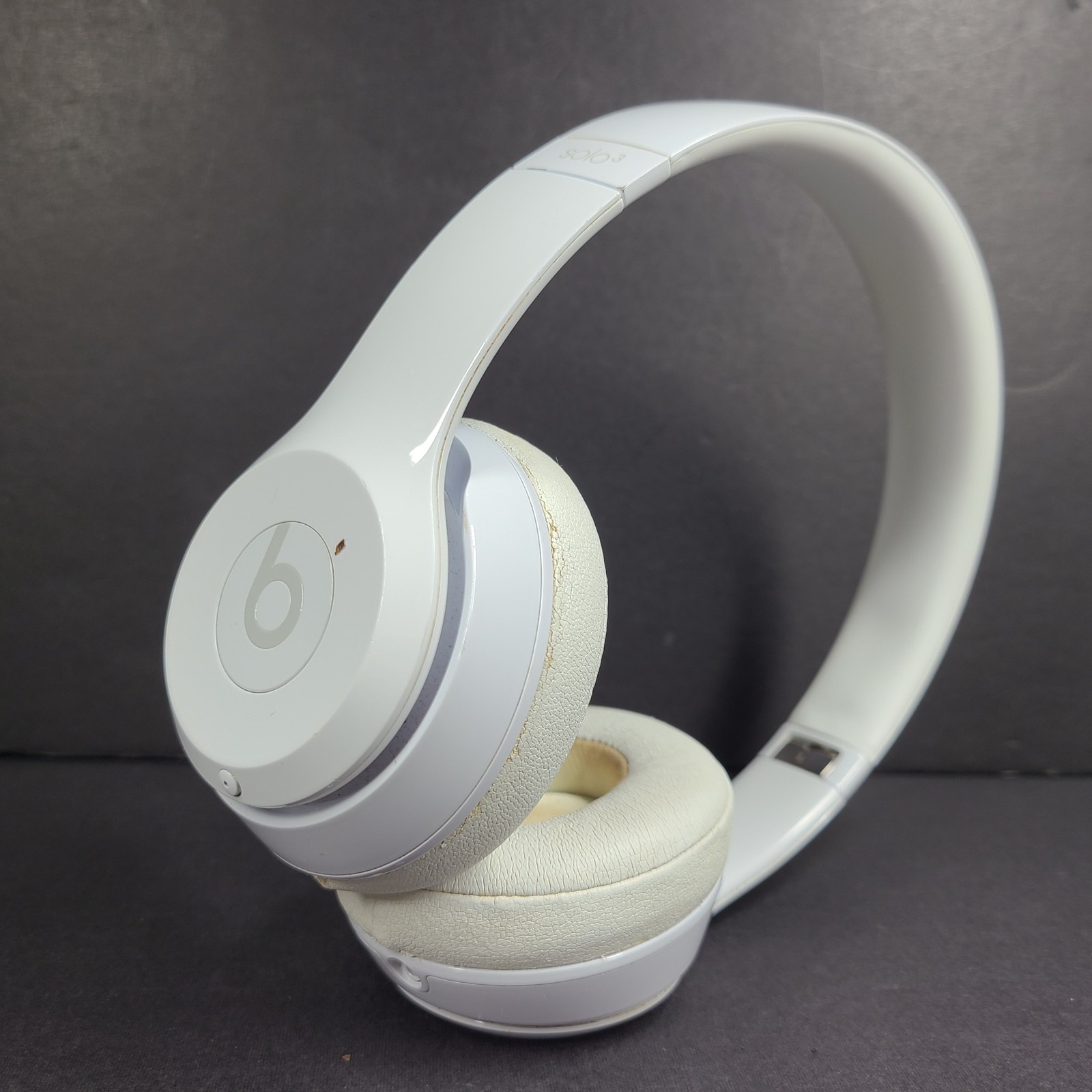 Beats by Dr. Dre Beats Solo3 Wireless On-Ear Headphones – Gloss White A1796
