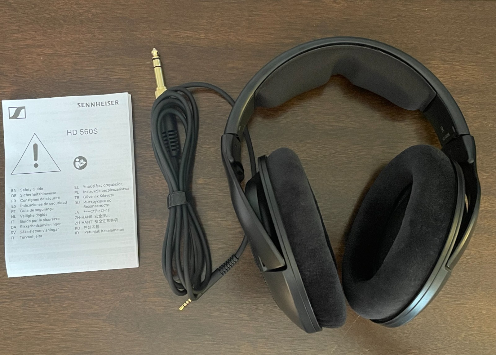 Sennheiser HD 560S Over-the-Ear Wired Headphones – Black *OPEN BOX-UNUSED*
