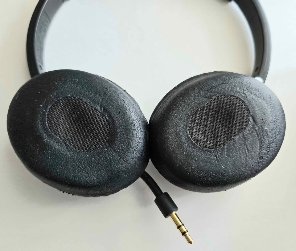 Bose Mobile On Ear Headphones with Microphone Barely Used