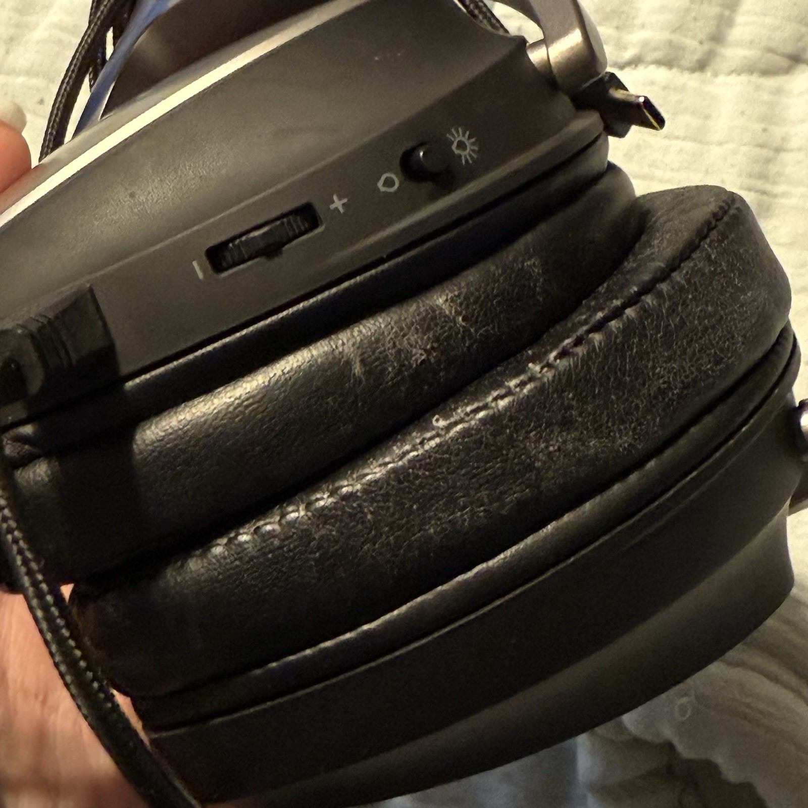 ASUS Headphones Wired – On Ear – See Description And Photos