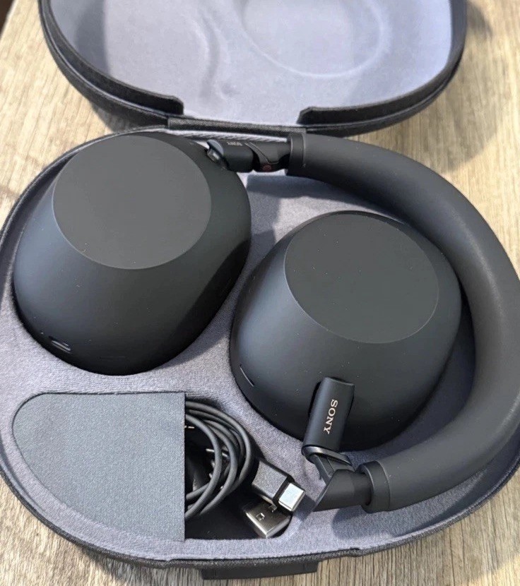 BRAND NEW Sony WH-1000XM6 Wireless Noise Canceling Headphones – Black