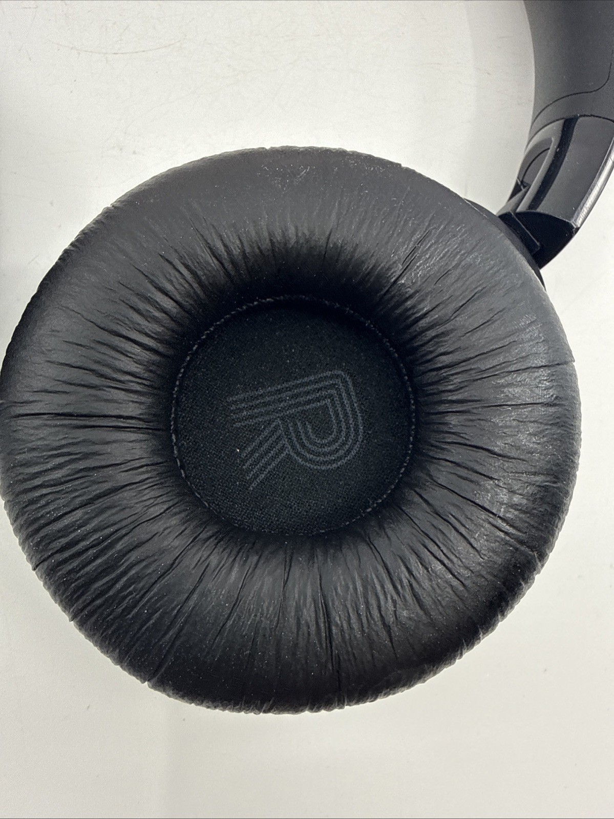 JBL Tune 520BT Wireless On-Ear Headphones – Black – OO811