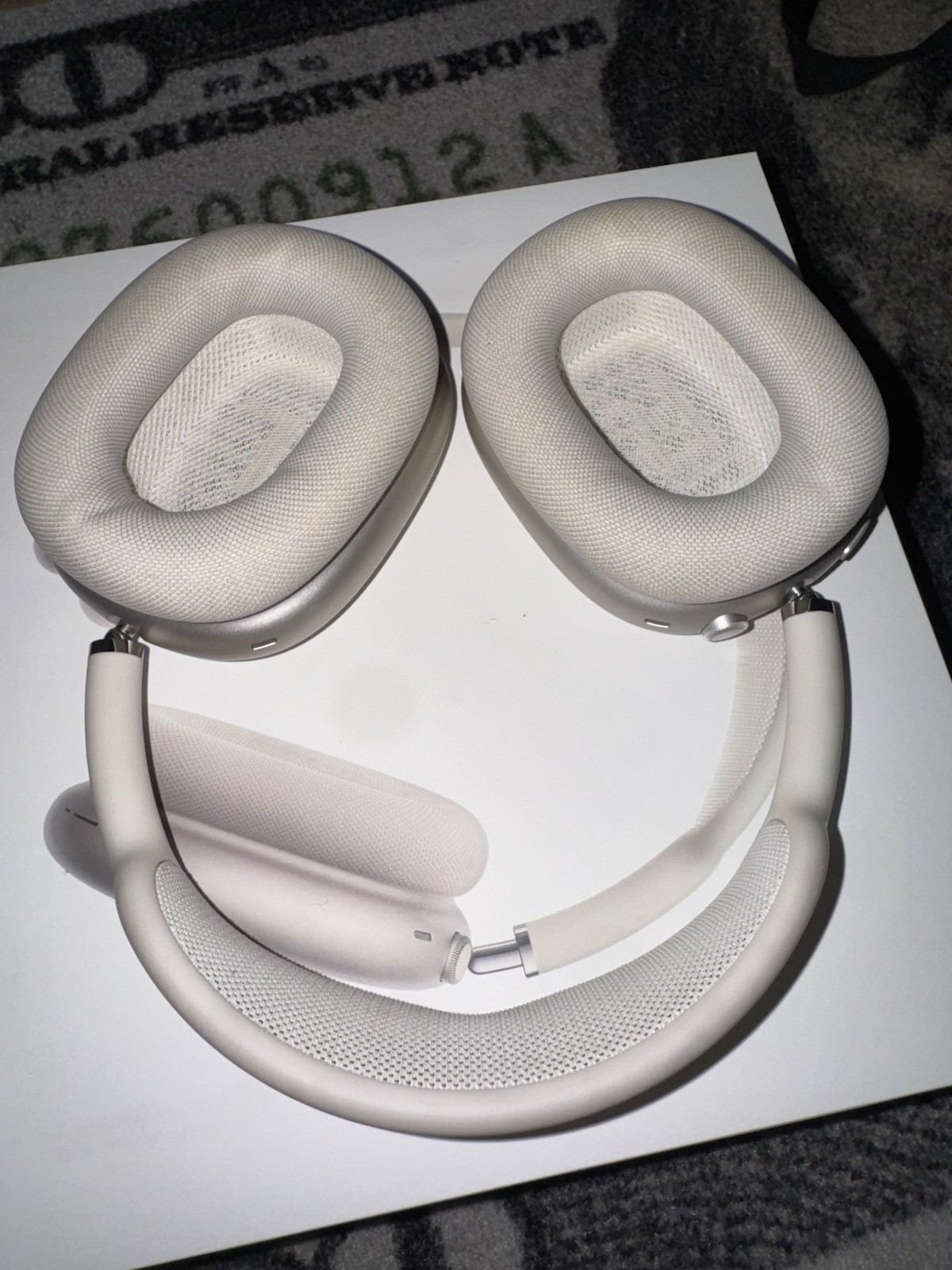 Apple AirPods Max USB-C Starlight Wireless Bluetooth Over-Ear Headphones