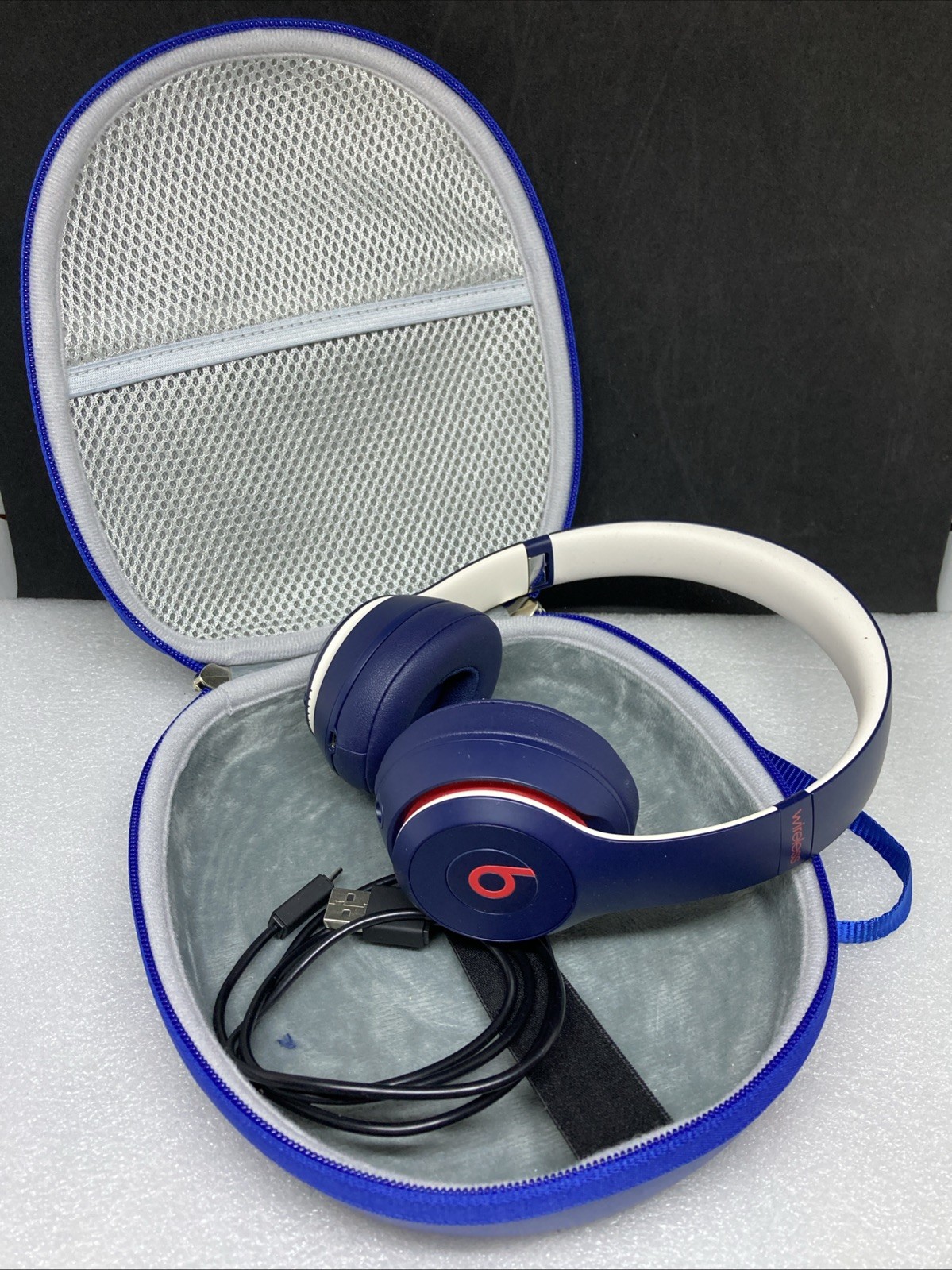 Beats Solo3 Wireless On-Ear Headphones Navy Blue, Red, White with case and cable