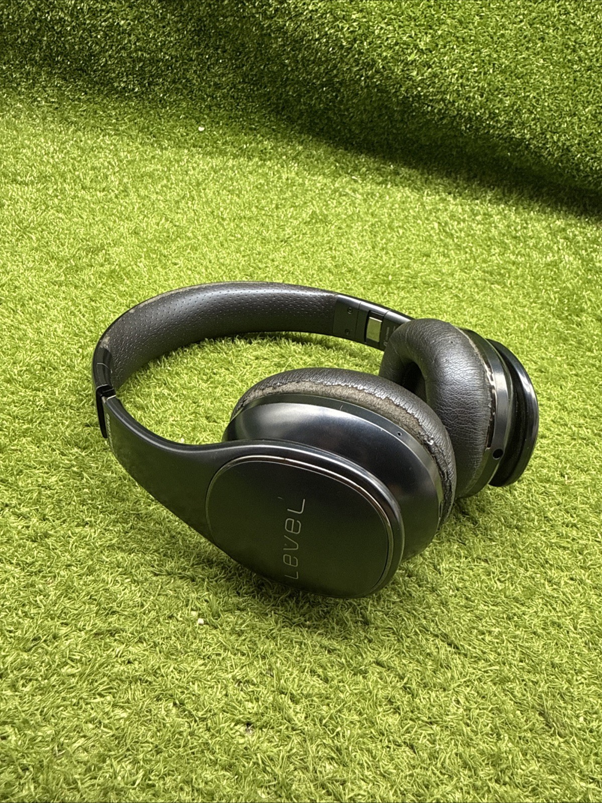 Samsung Level On EO-PN900 Bluetooth Noise Canceling OverEar Headphones. 18