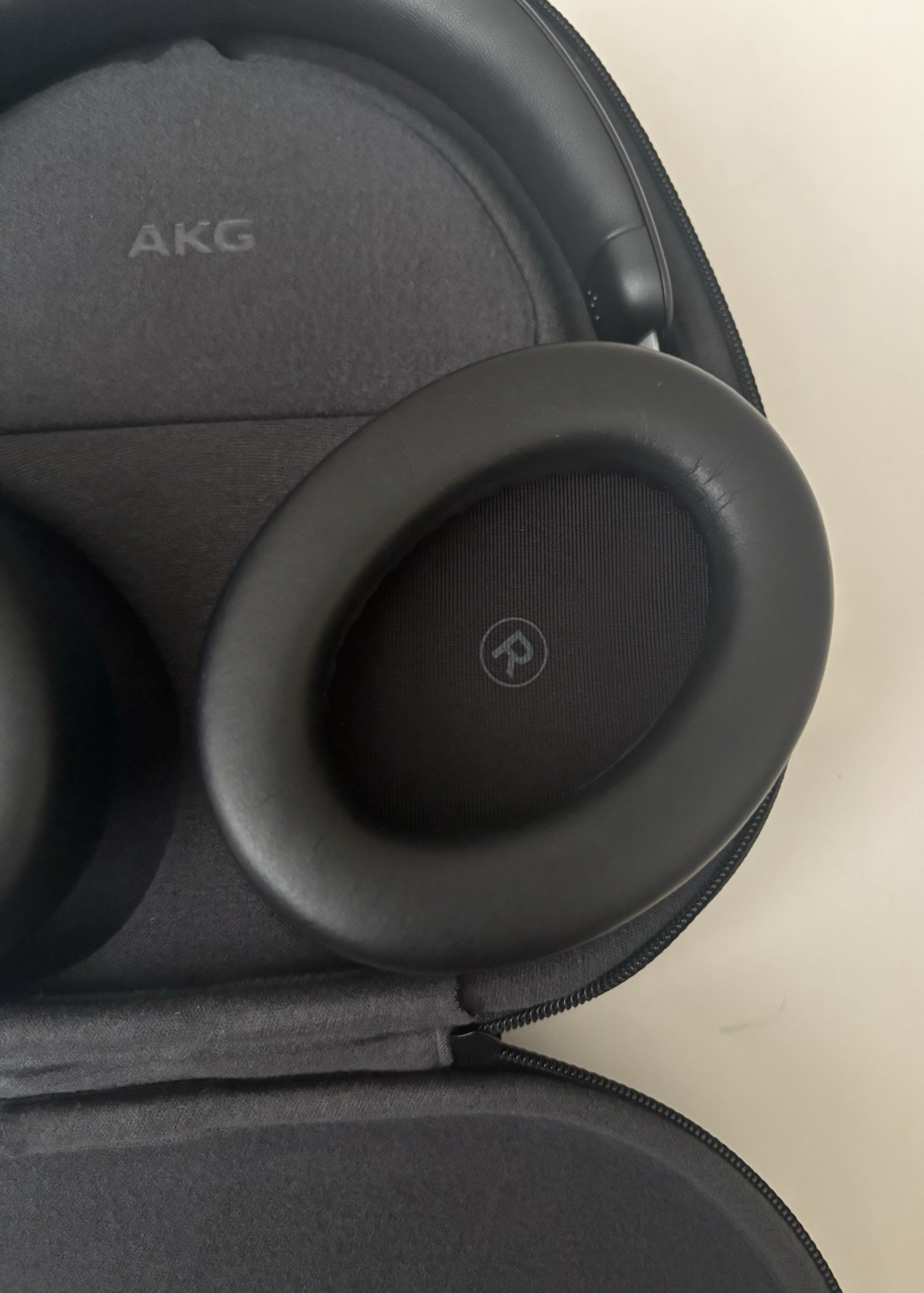 Harman AKG N9 Hybrid Wireless Headphones Black – Open Box