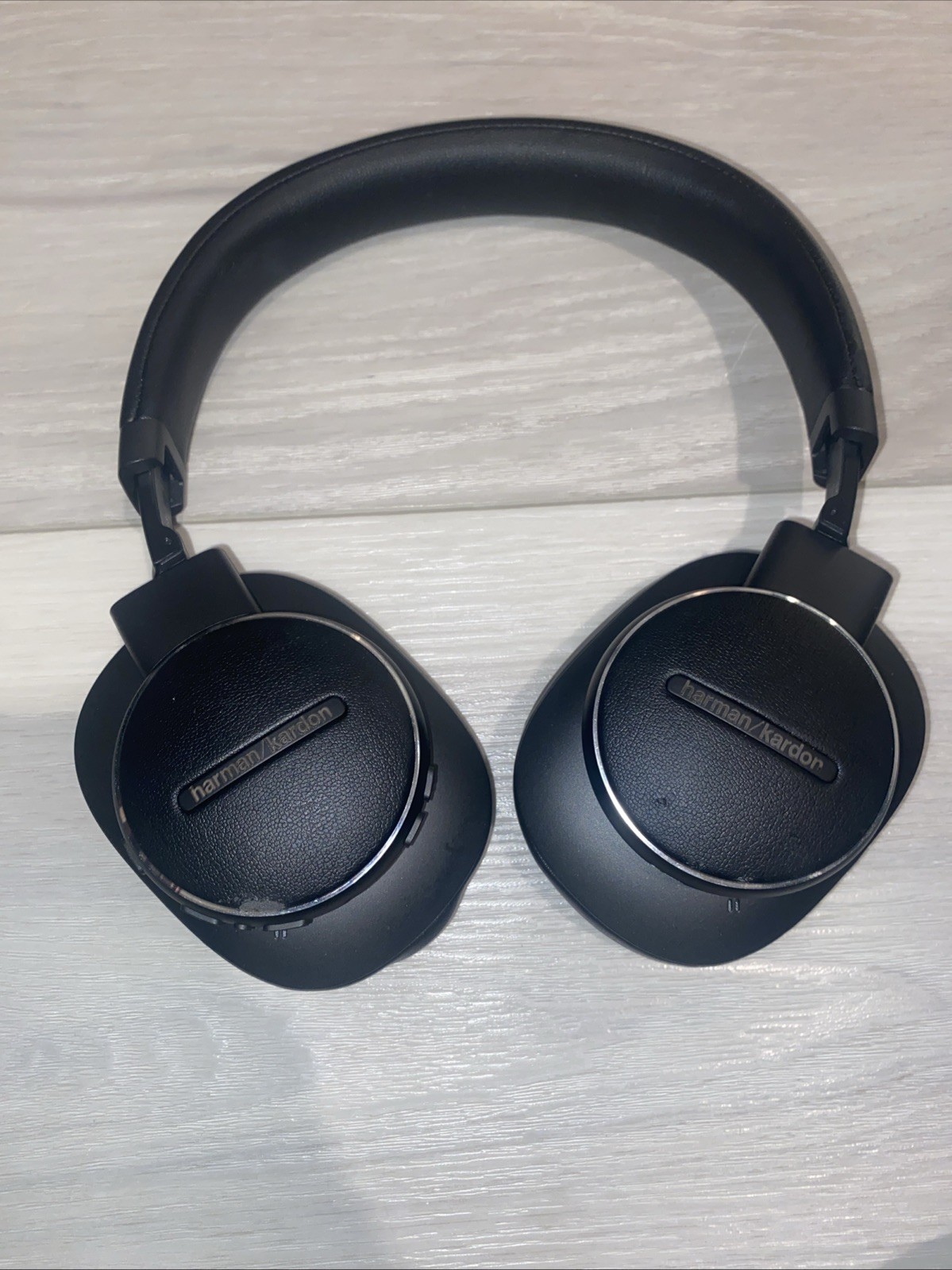Harman Kardon FLY ANC headphones’ advanced active noise-cancelling technology