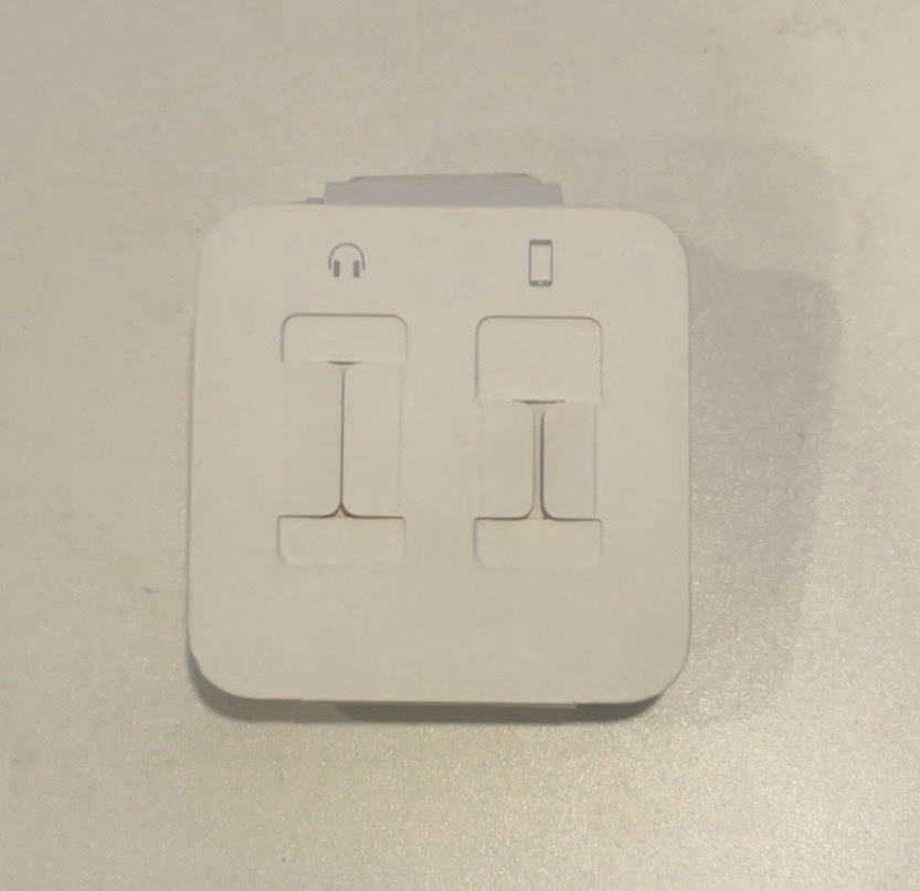 Apple EarPods Lightning Connector White In-Ear Stereo Earbuds w/ Mic 1.2m