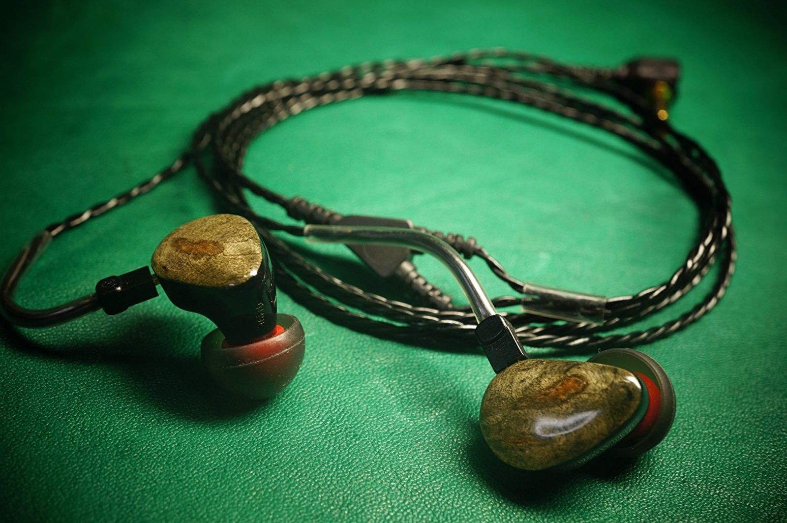 HEIR AUDIO IEM 5.0 a hand crafted In Ear Monitor Earphone (detachable cable) New