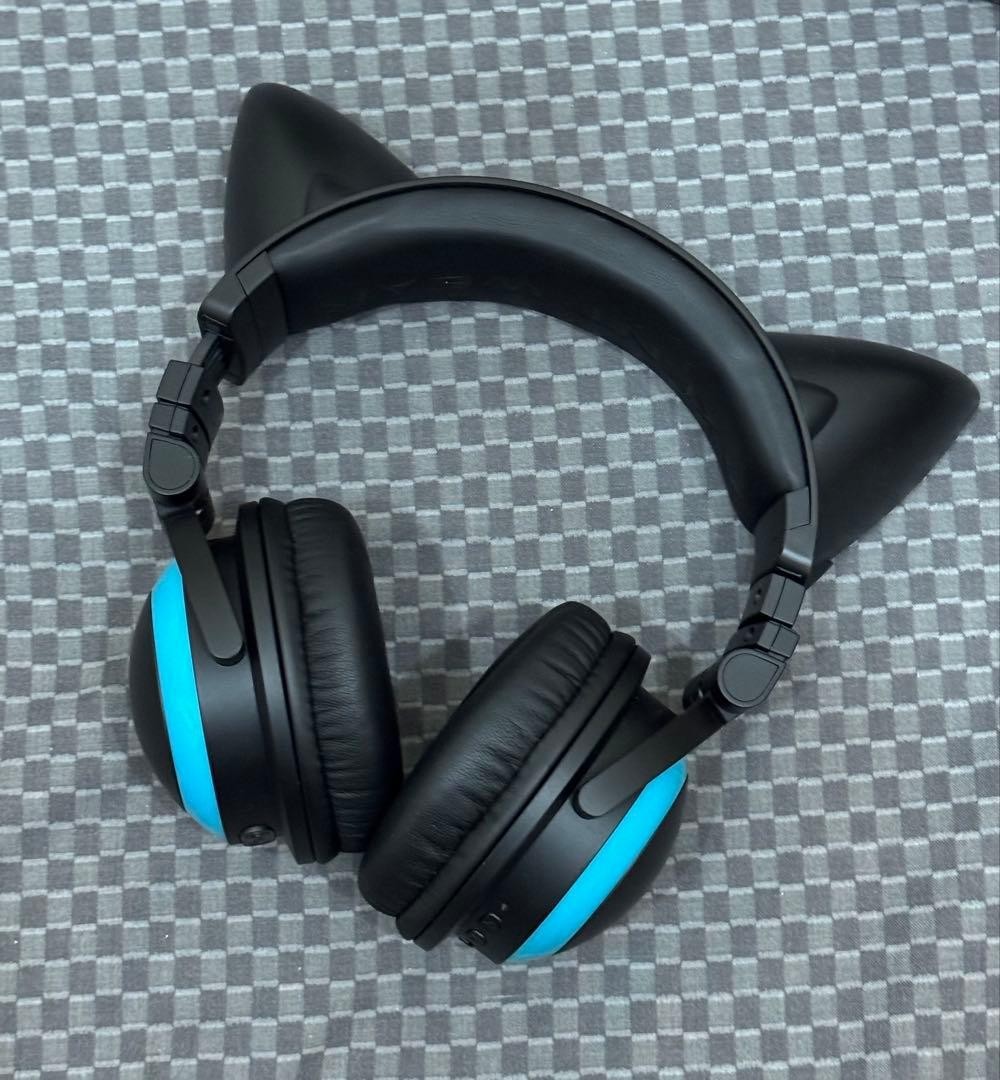 AXENT WEAR Brookstone Cat Ear Headphones with LED Speakers Blue Black w/box O66