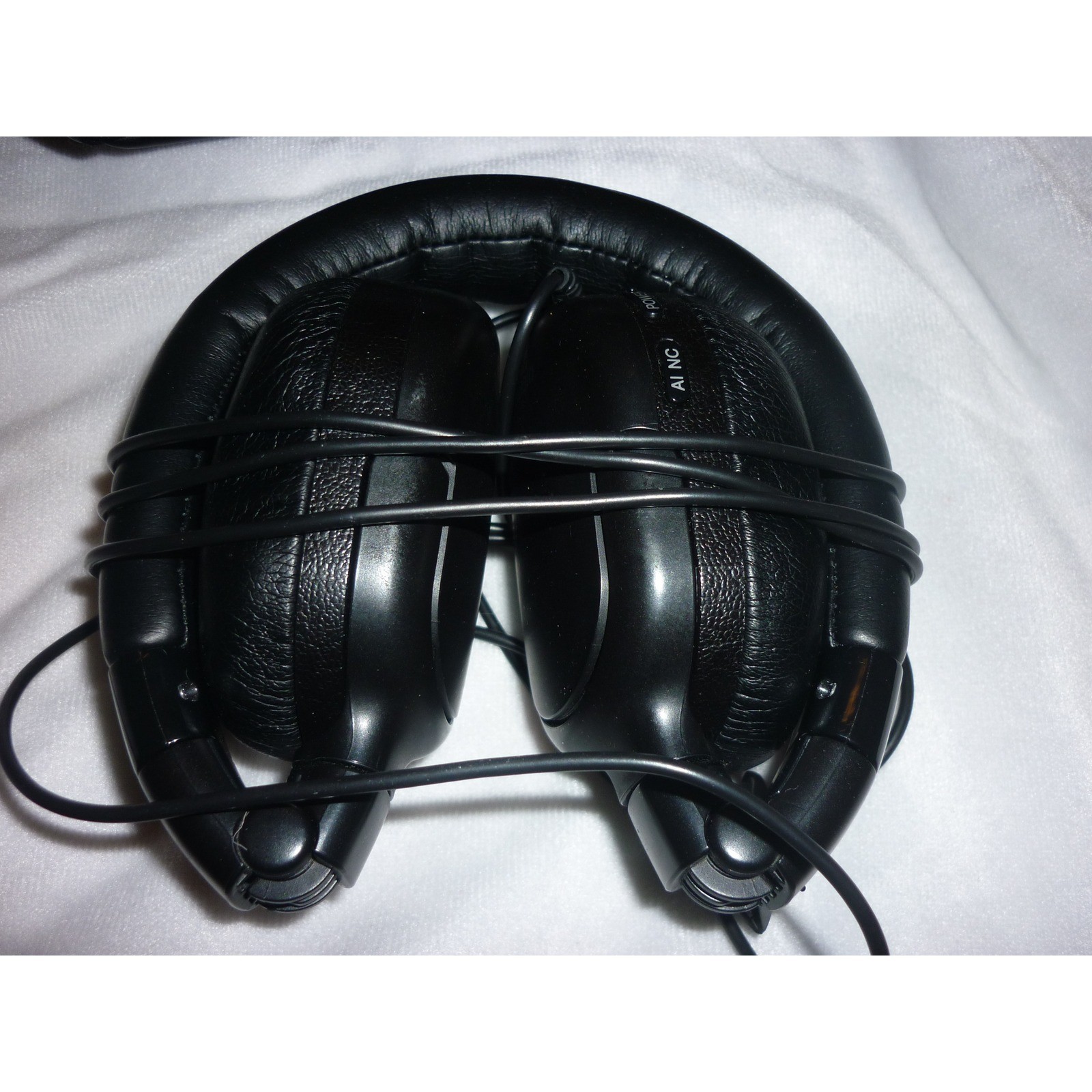 Sony MDR-NC500D Digital Noise Canceling Headphones Travel Case Bundle