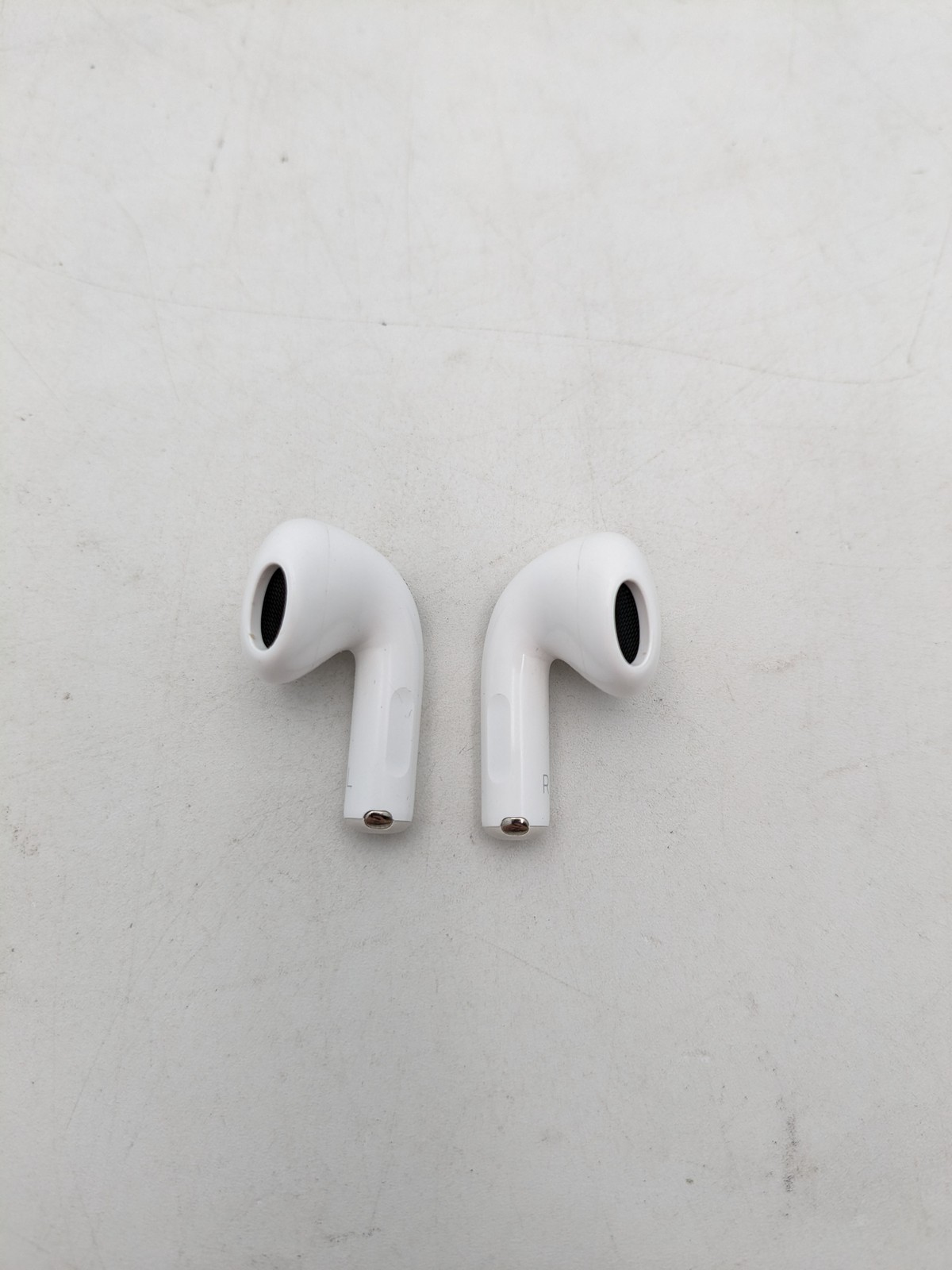 Apple AirPods 4 MXP93CH/A Earbuds W/ Charging Case Active Noise Cancellation