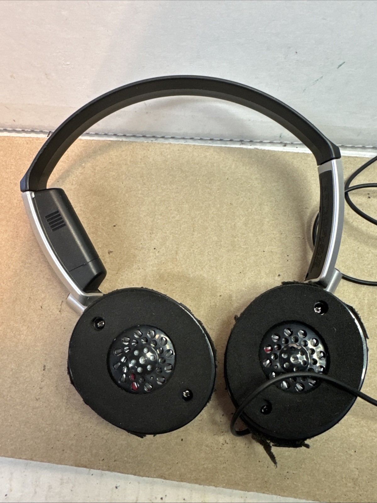Sony MDR-NC6 Active Noise Cancelling Headphones Over-Ear : Needs New Ear Pads