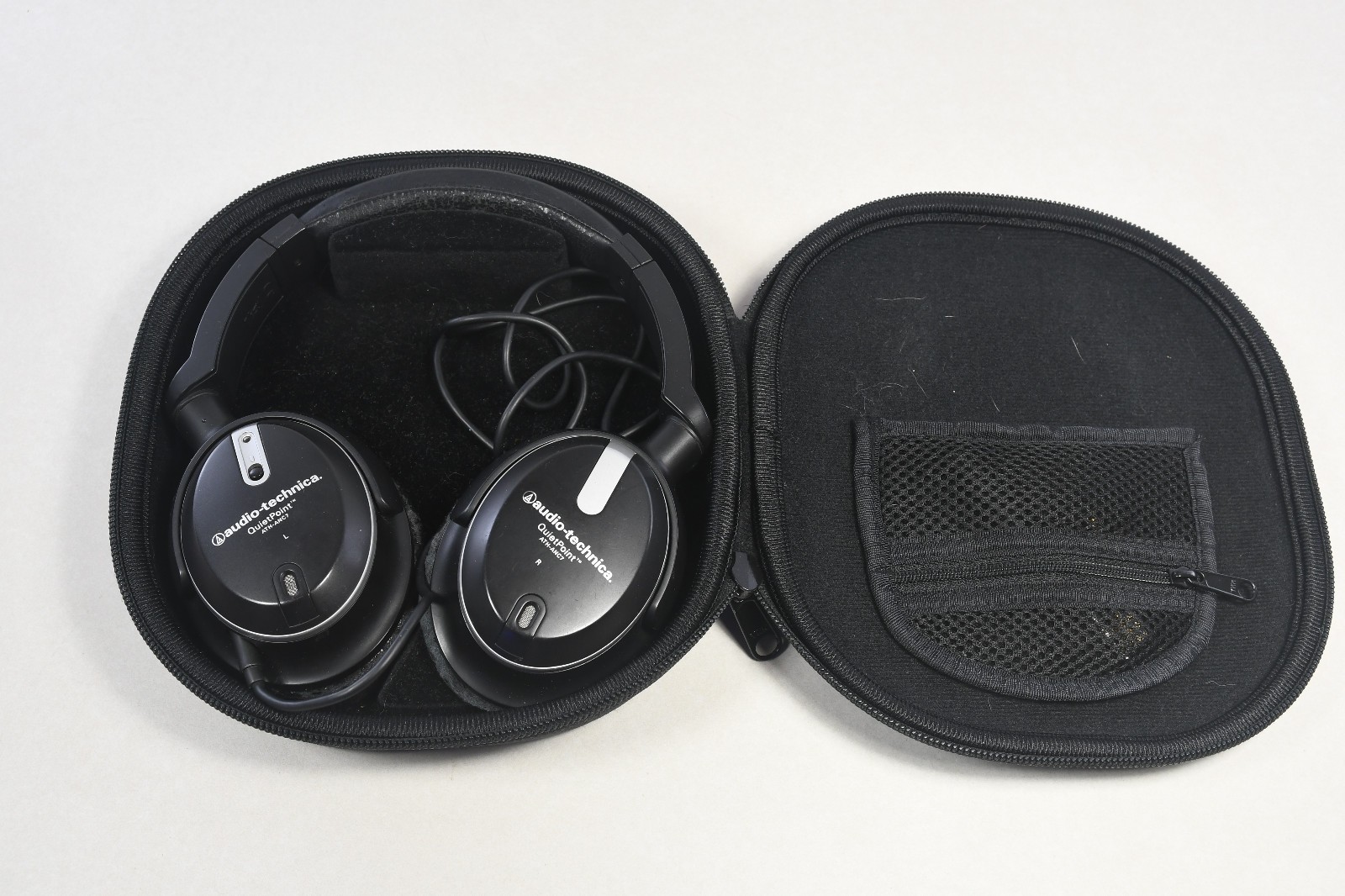 audio-technica QuietPoint ATH-ANC7b Noise Cancelling Headphones+Case Bundle