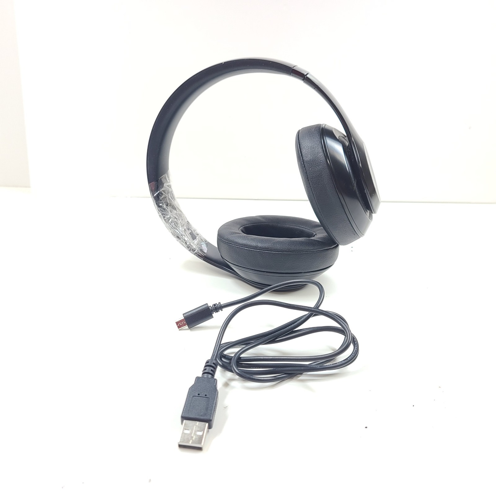 Beats Studio 3 Wireless Over the Ear Headphones READ HINGE