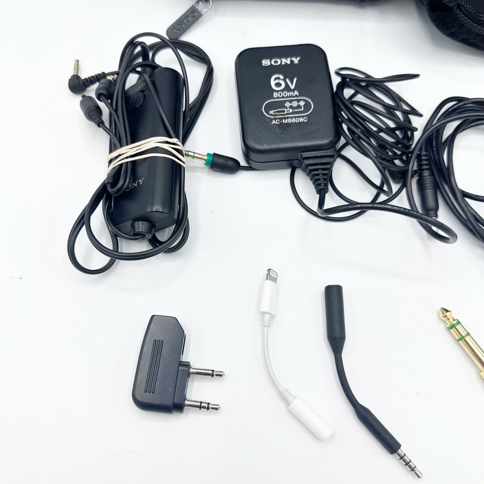Sony MDR-NC500D Digital Noise Reduction Cancelation Headphones Case Cables Works