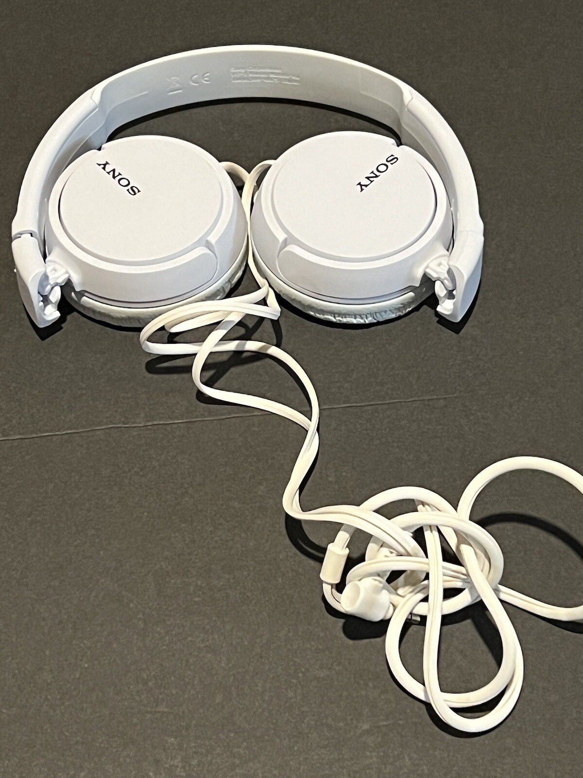 Sony MDR-ZX110 Ear-Pad (On the Ear) Headband Headphones – White
