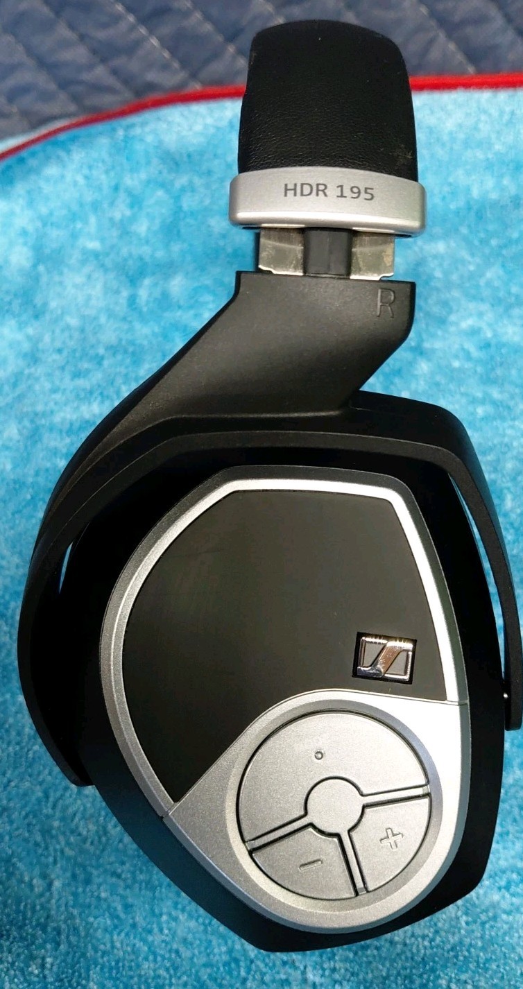 Sennheiser RS 195 RF Wireless Headphone System for TV Listening