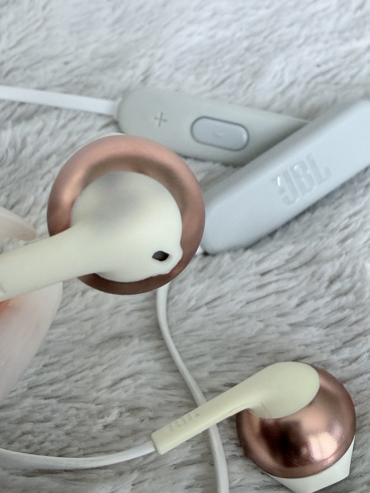 JBL Tune 205BT Wireless Earbud Headphones – White/Rose Gold