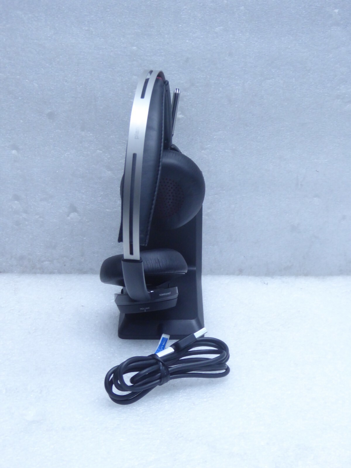 Plantronics Voyager Focus US B825-M Binaural USB Bluetooth Headset 203079-01