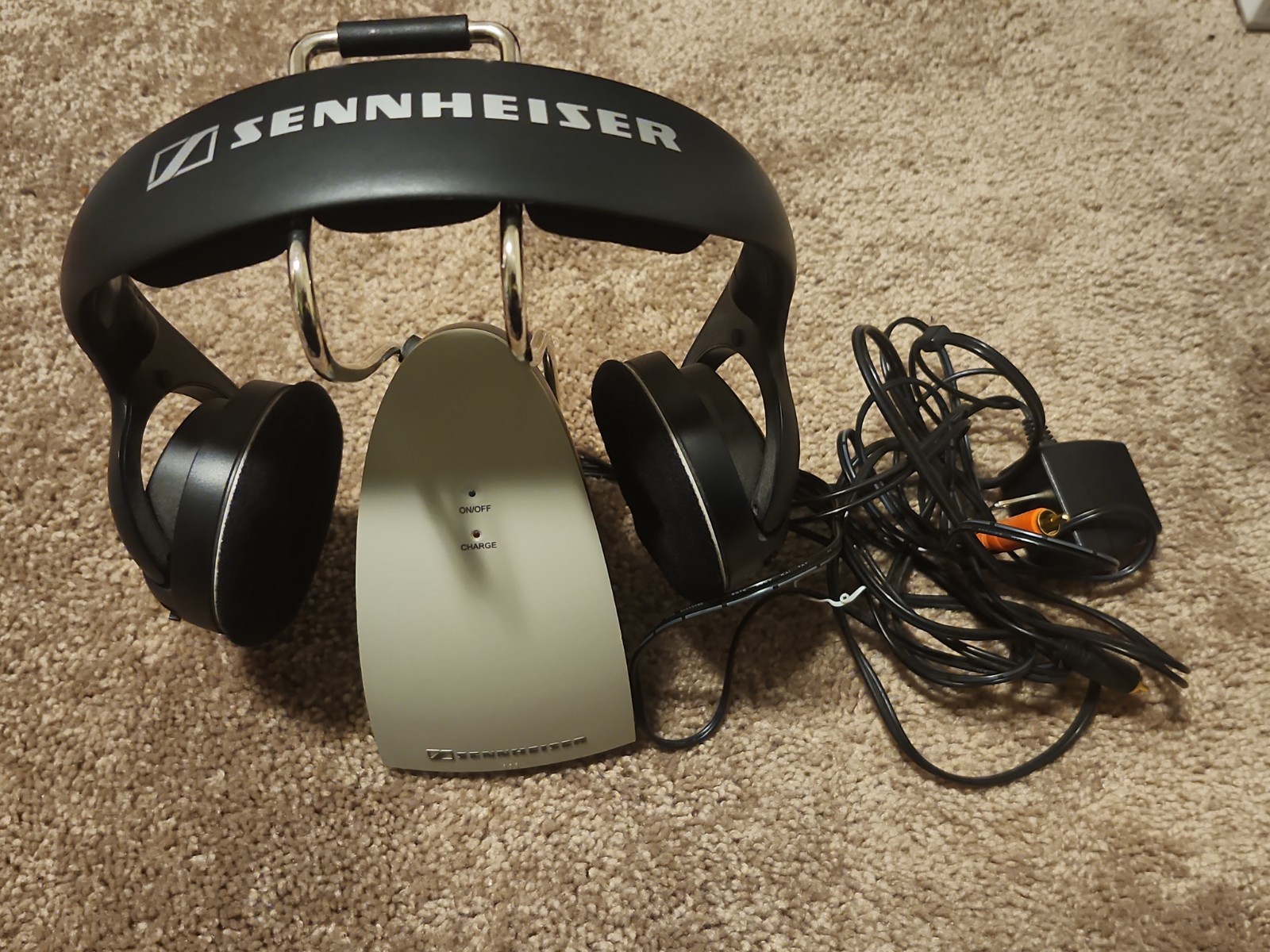 Sennheiser HDR 120 Wireless RF Headphones Rechargeable w TR 120 Base Working