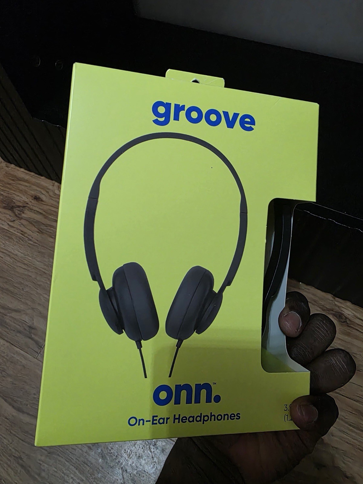 onn. groove On-Ear Wired Headphones Black 3.5mm AUX 40mm 3.94ft