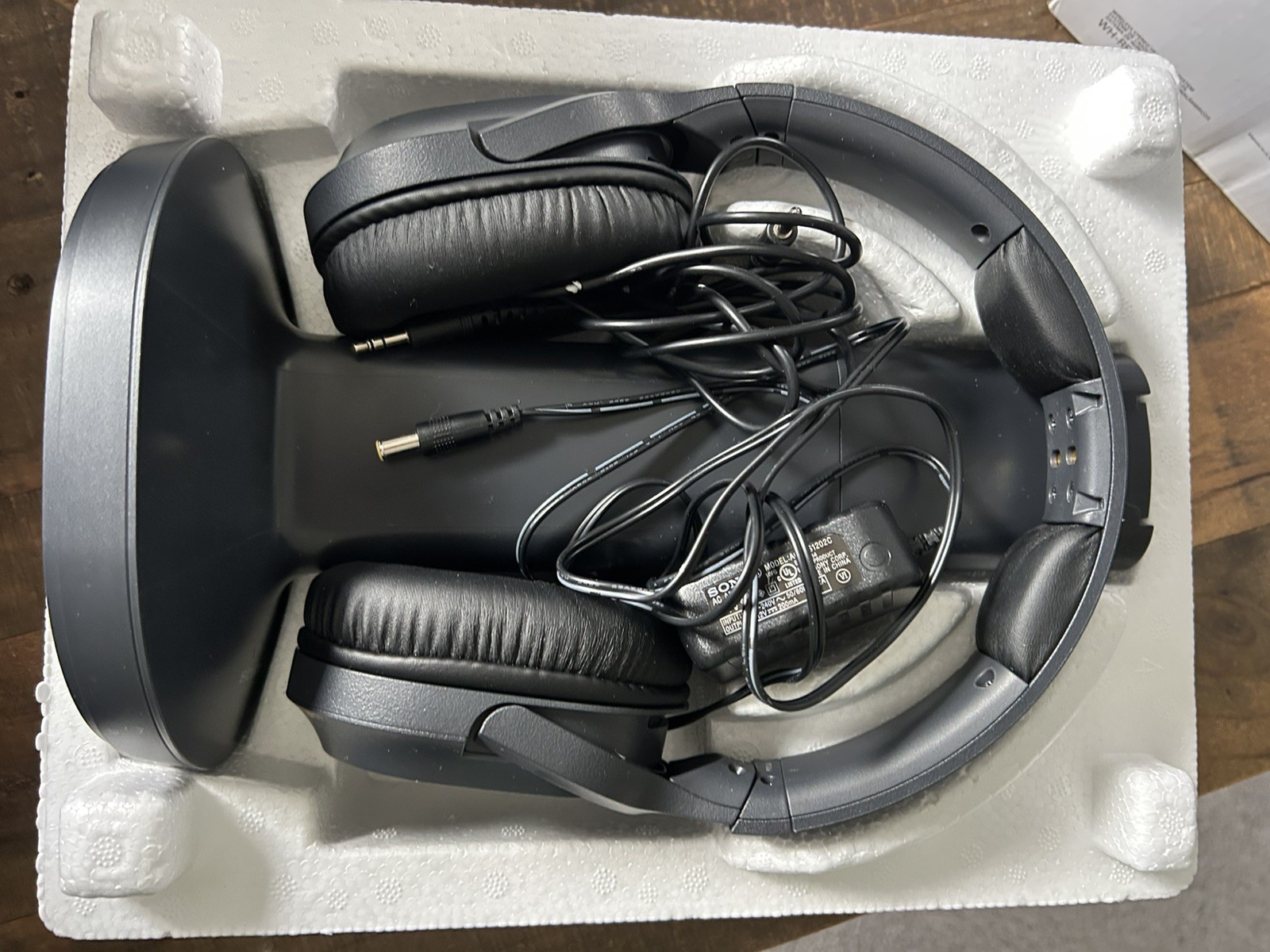 Sony Wireless Stereo Headphones WH-RF400 IN BOX perfect for podcast streaming