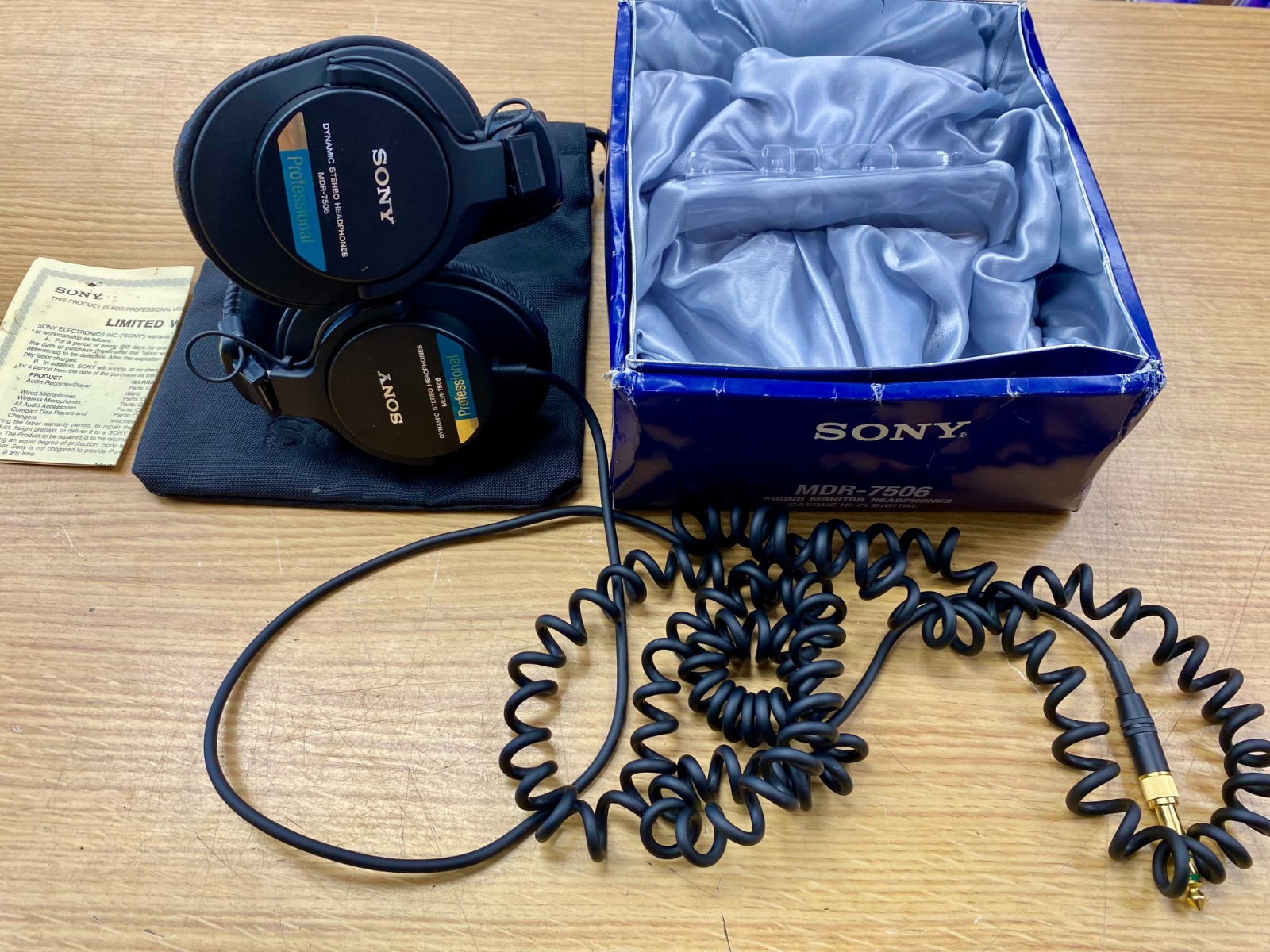 Sony MDR-7506 Professional Studio Monitor Headphones