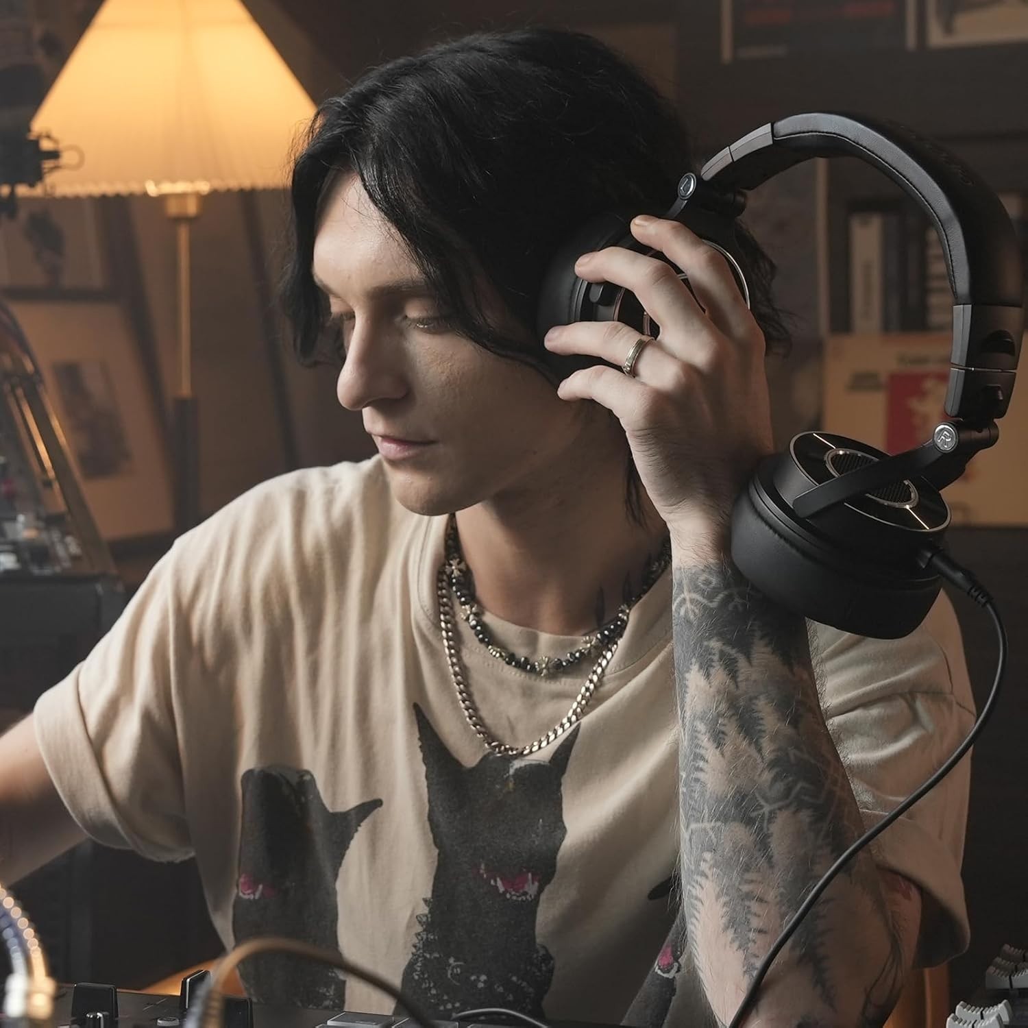 Noise-Isolating Professional Headphones for Recording, Mixing & Mastering
