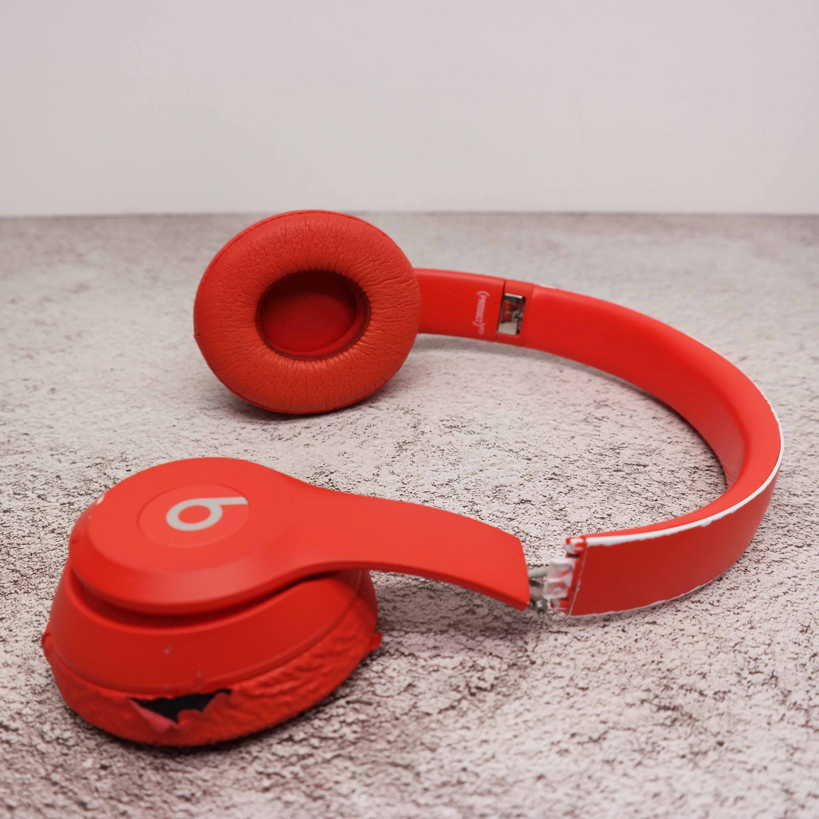Beats Solo3 Wireless On-Ear Headphones Red (MX472LL/A) BROKEN