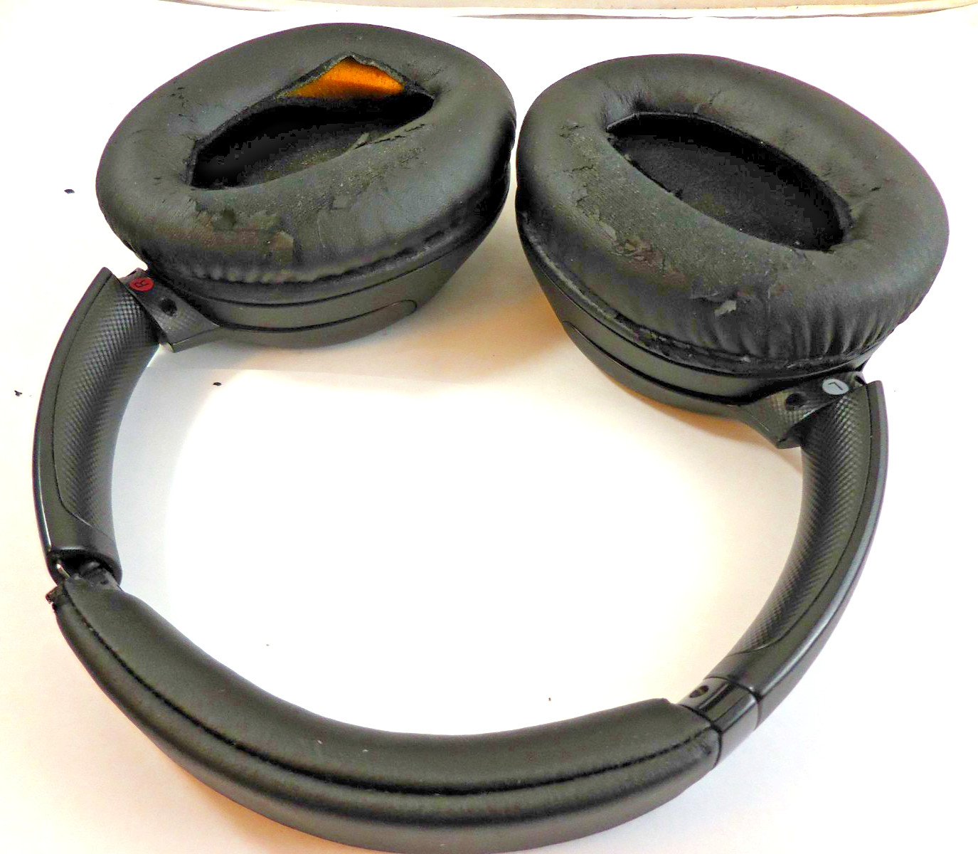 Sony WH-CH710N Wireless Over-Ear Noise Canceling Headphones – With Issue
