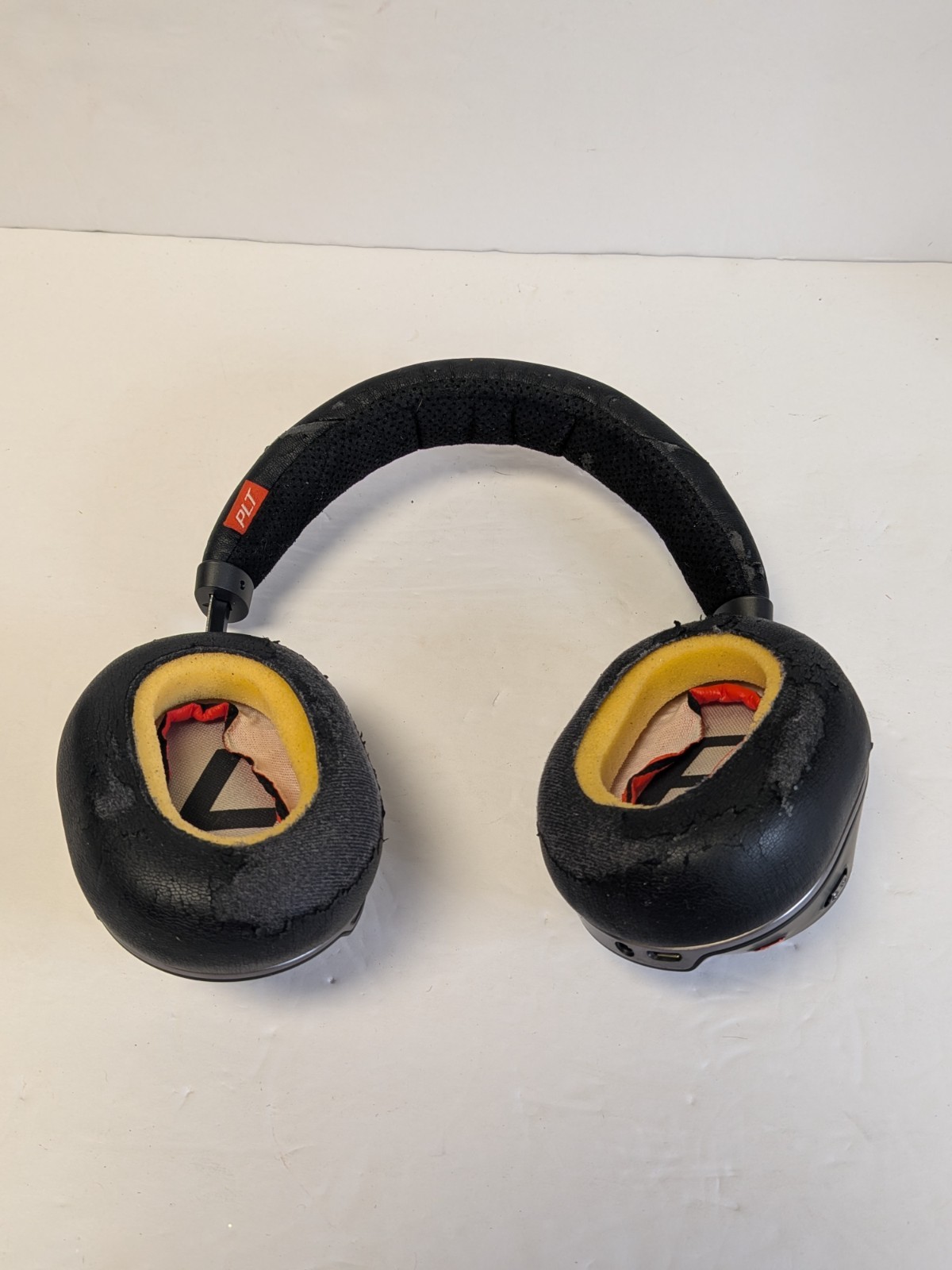 Plantronics Voyager PLT B8200 Bluetooth Headphones No Dongle **See Photos