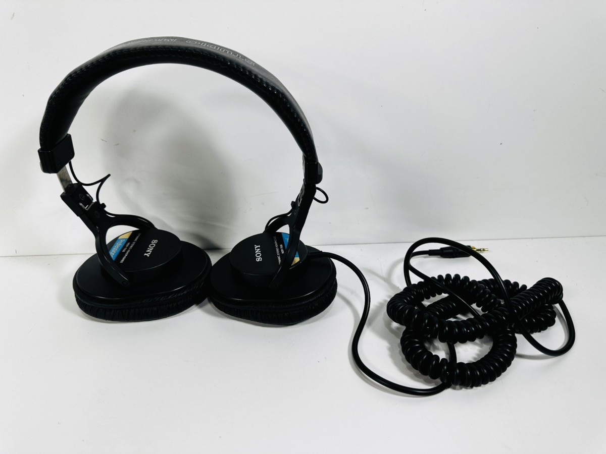 Sony MDR-7506 Closed-Back Professional Headphones (P03066230)